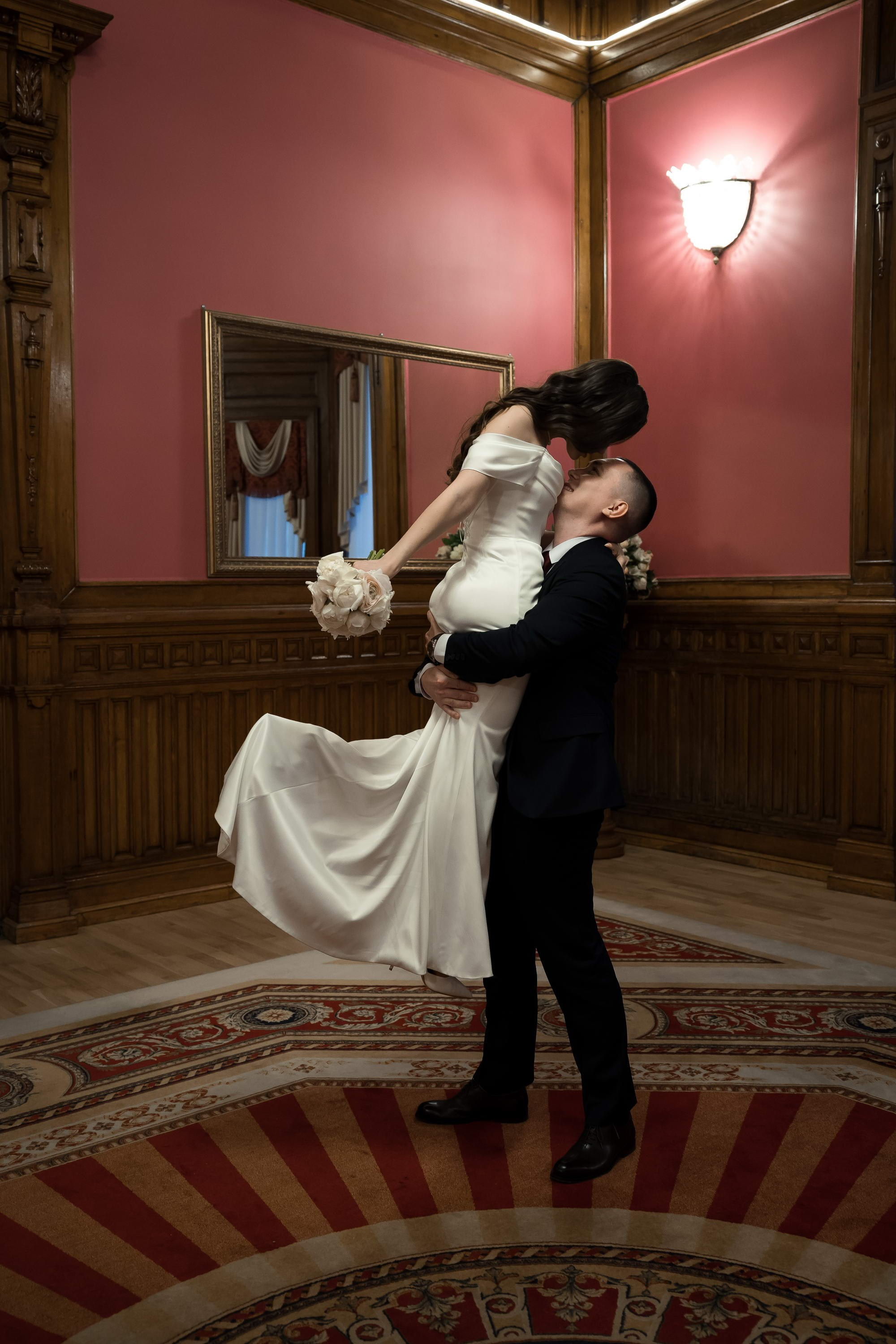 Свадебная фотосессия на Фурштатской. Свадебный фотограф Игорь Брундасов 8PHOTO на свадьбу венчание загс СПб