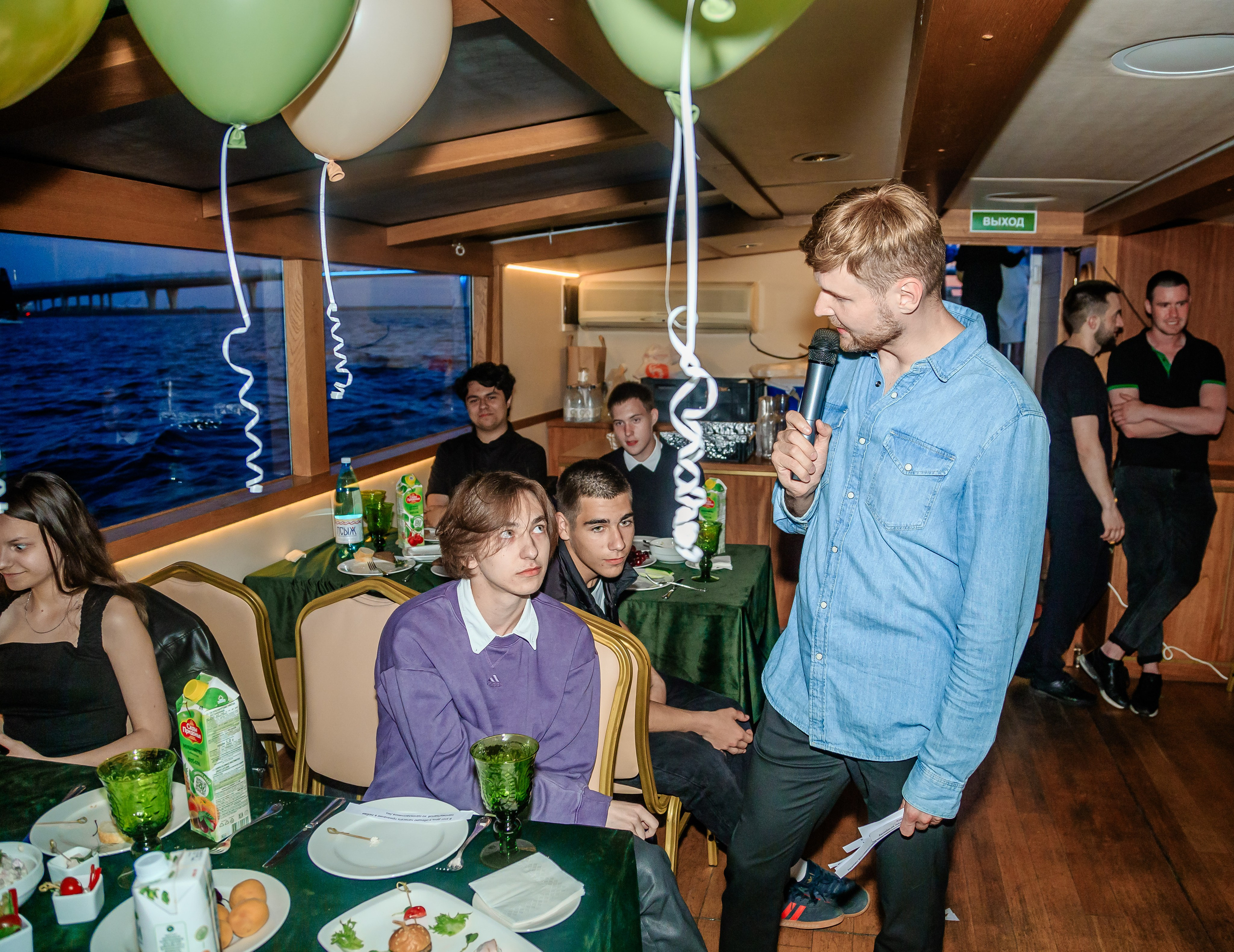 Выпускной на теплоходе. Фотограф в Санкт-Петербурге Чумаков Семен