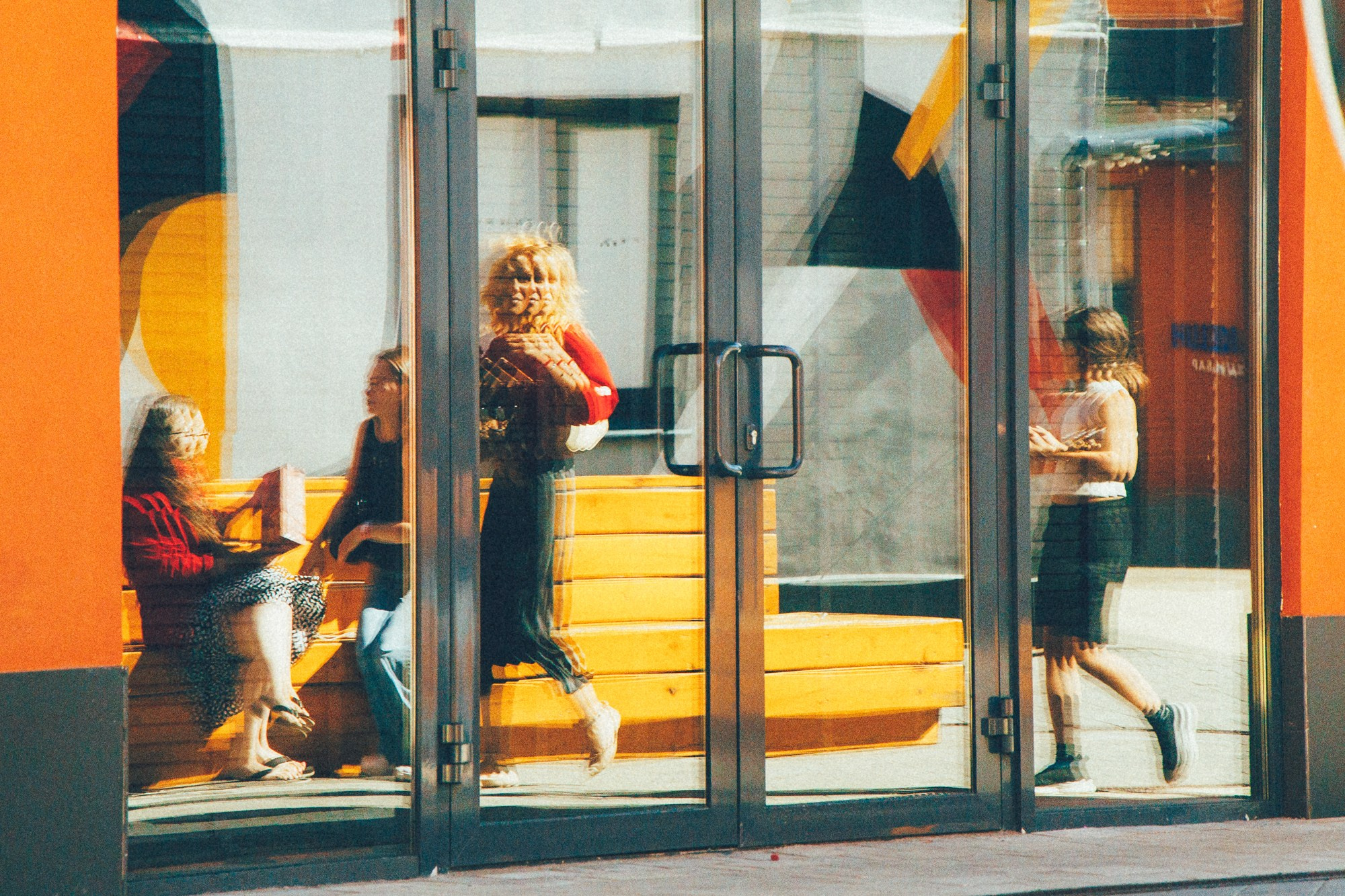 STREETSAGA — уличный фотограф в Москве. Стрит, портреты, путешествия и студийная съёмка