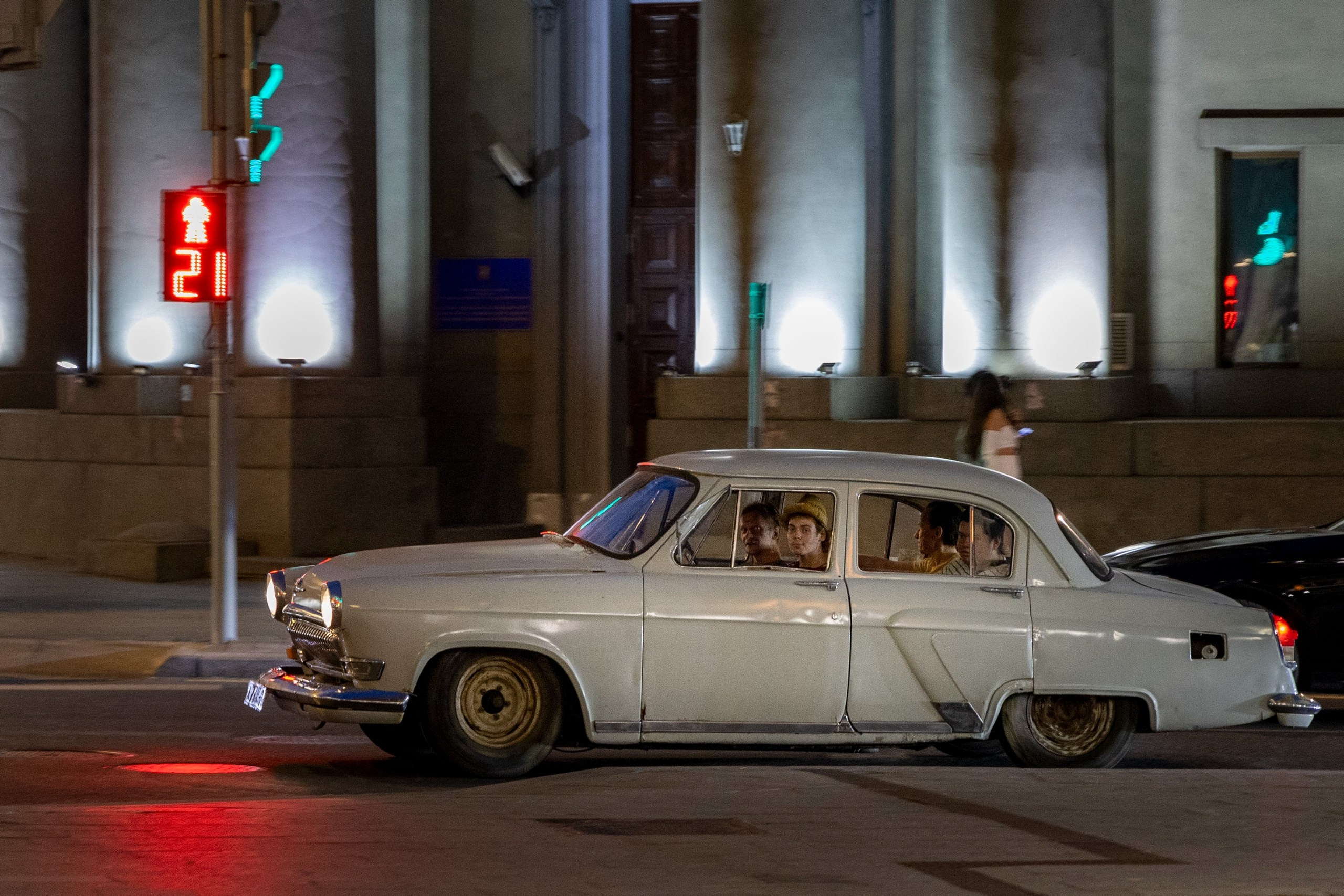 STREETSAGA — уличный фотограф в Москве. Стрит, портреты, путешествия и студийная съёмка