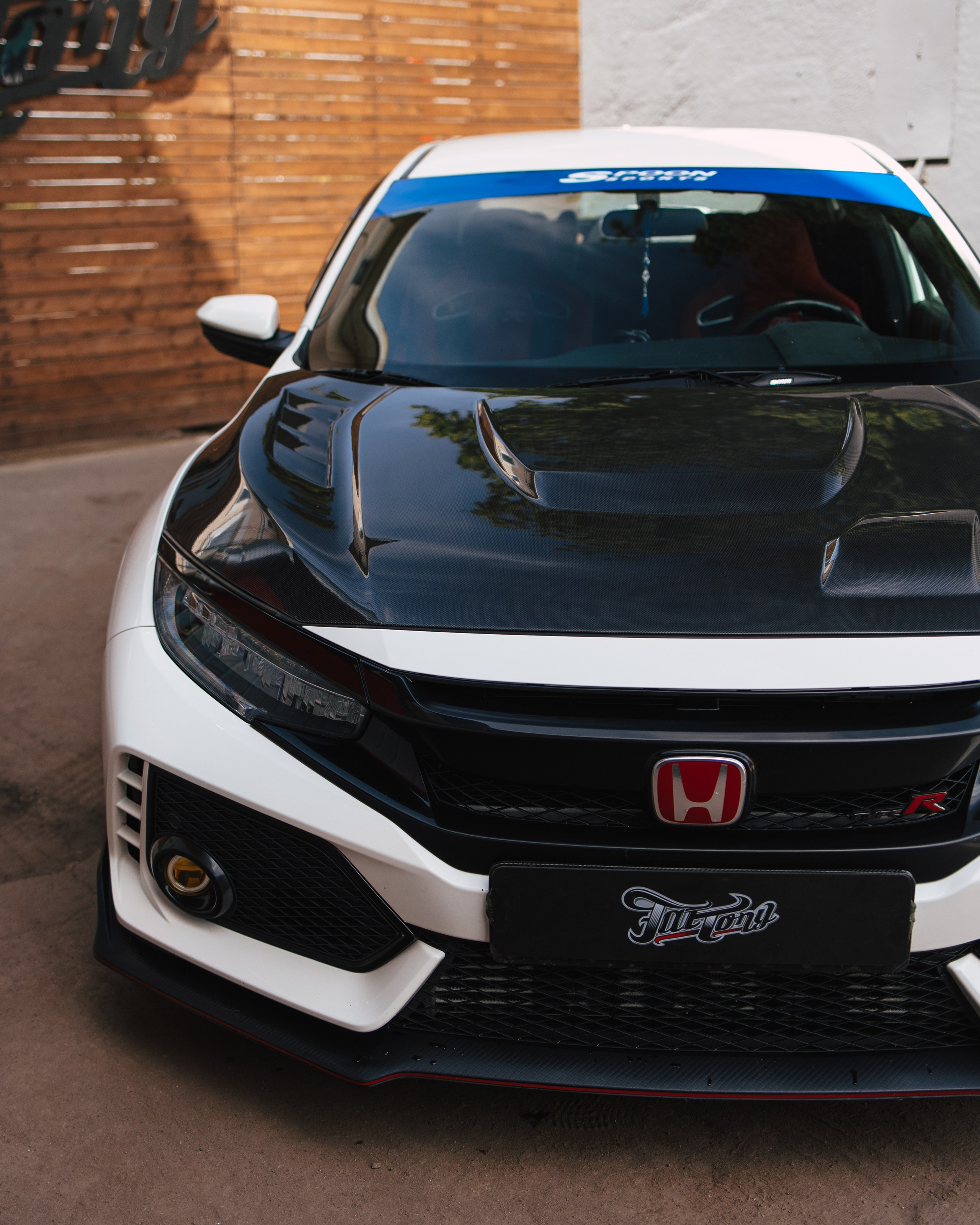 Honda Сivic type R снятие краски c капота и лачка карбона. DeLorein