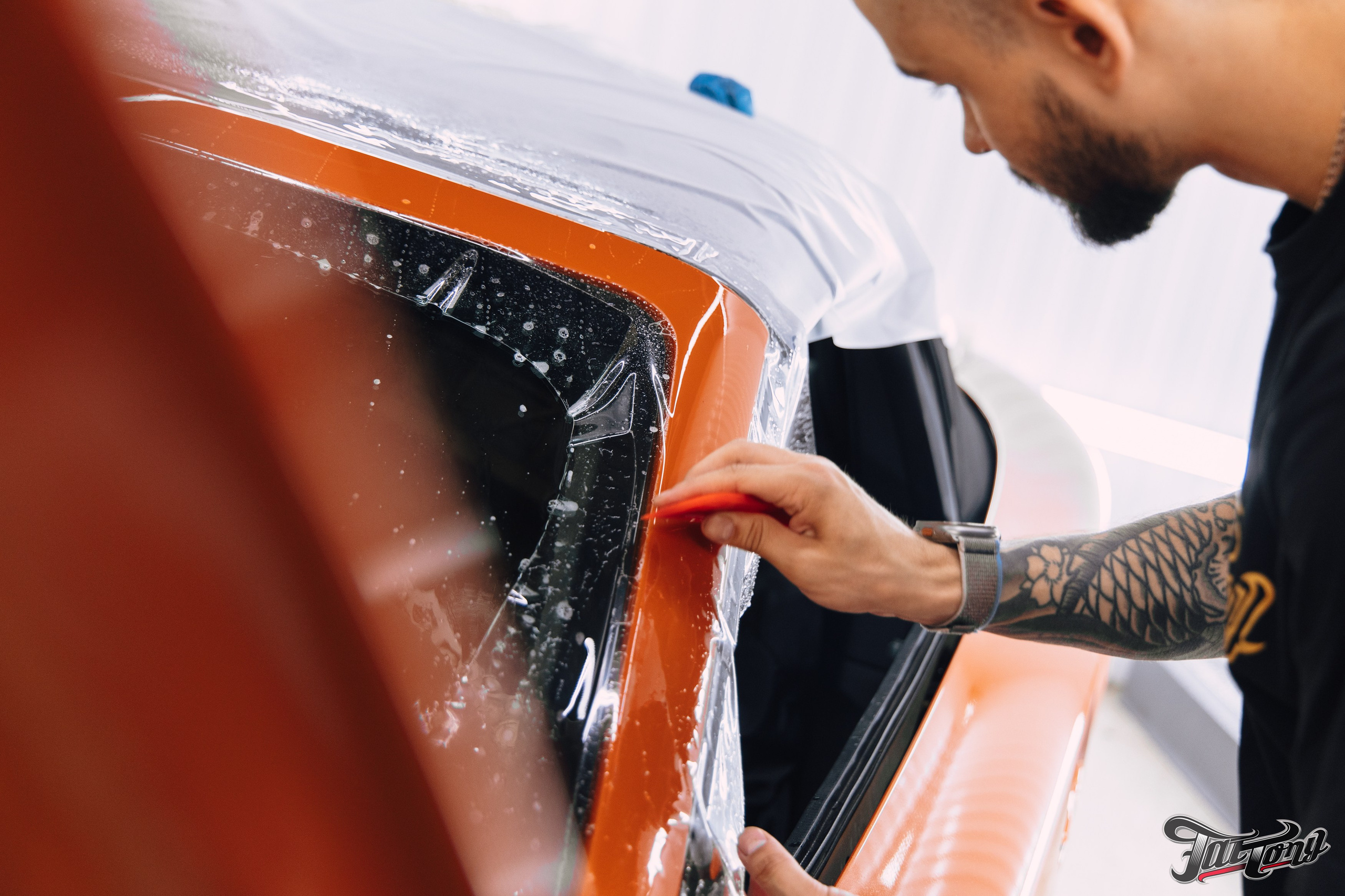 Audi TT мойка подвески, подкапотки и оклейка в прозрачный полиуретан. DeLorein