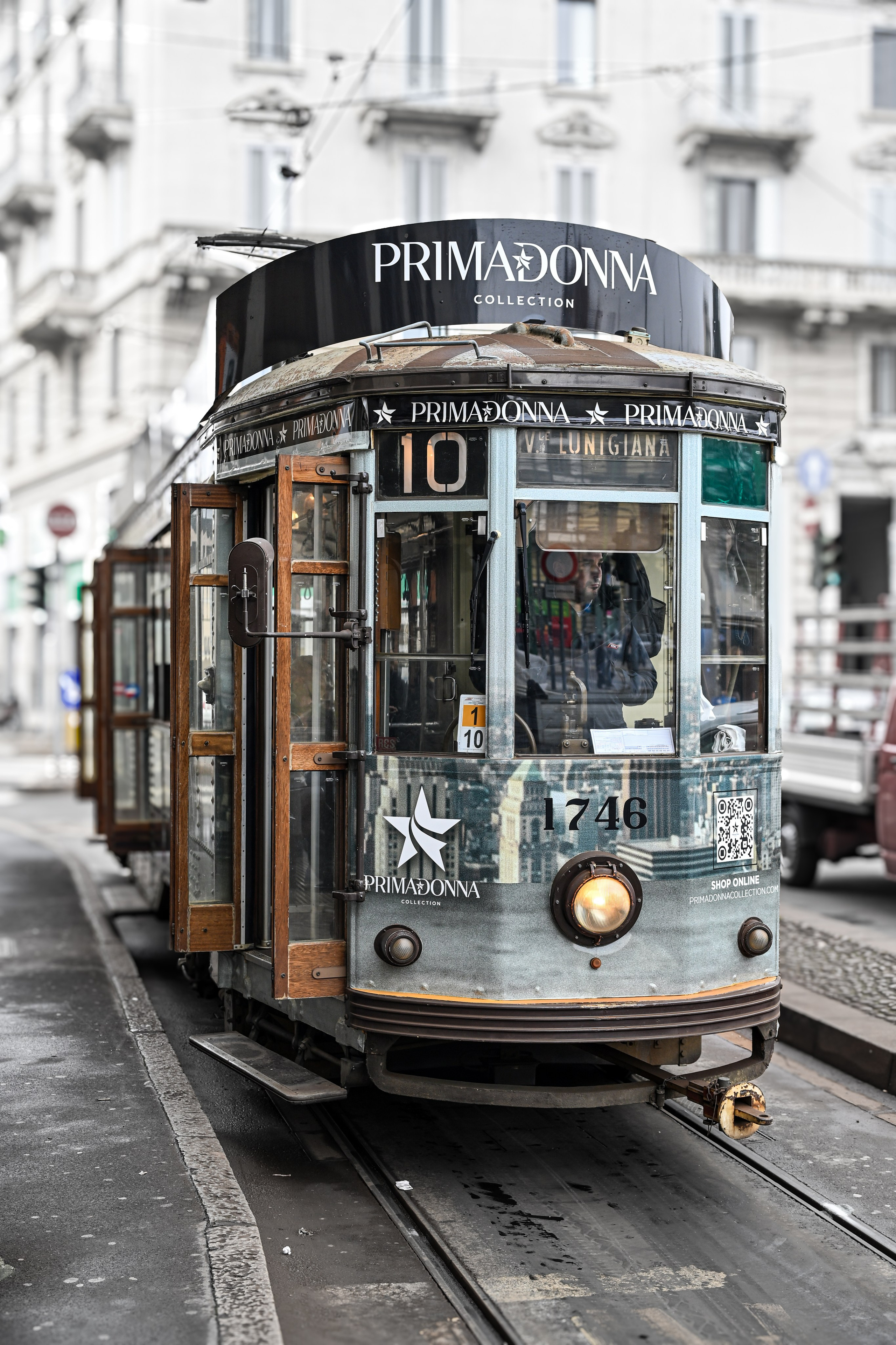 Milano: Navigli, City, Trams. Фотограф Минск