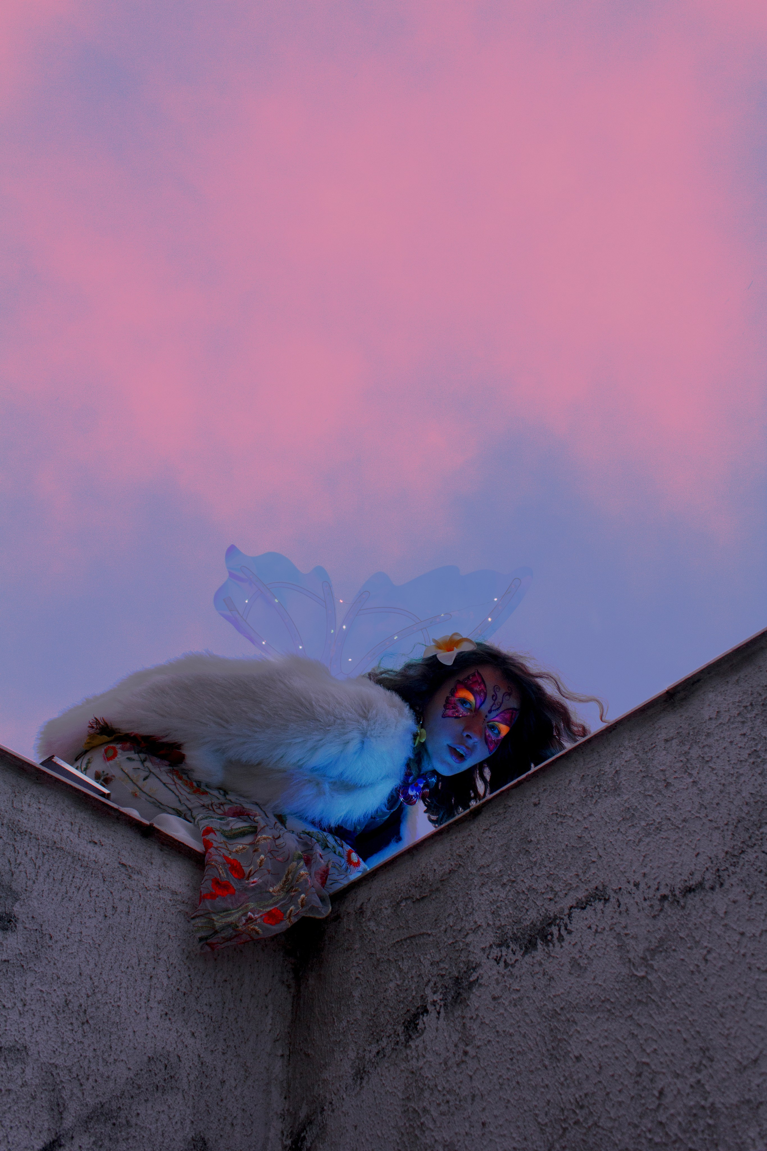 Яркий подарок серому городу