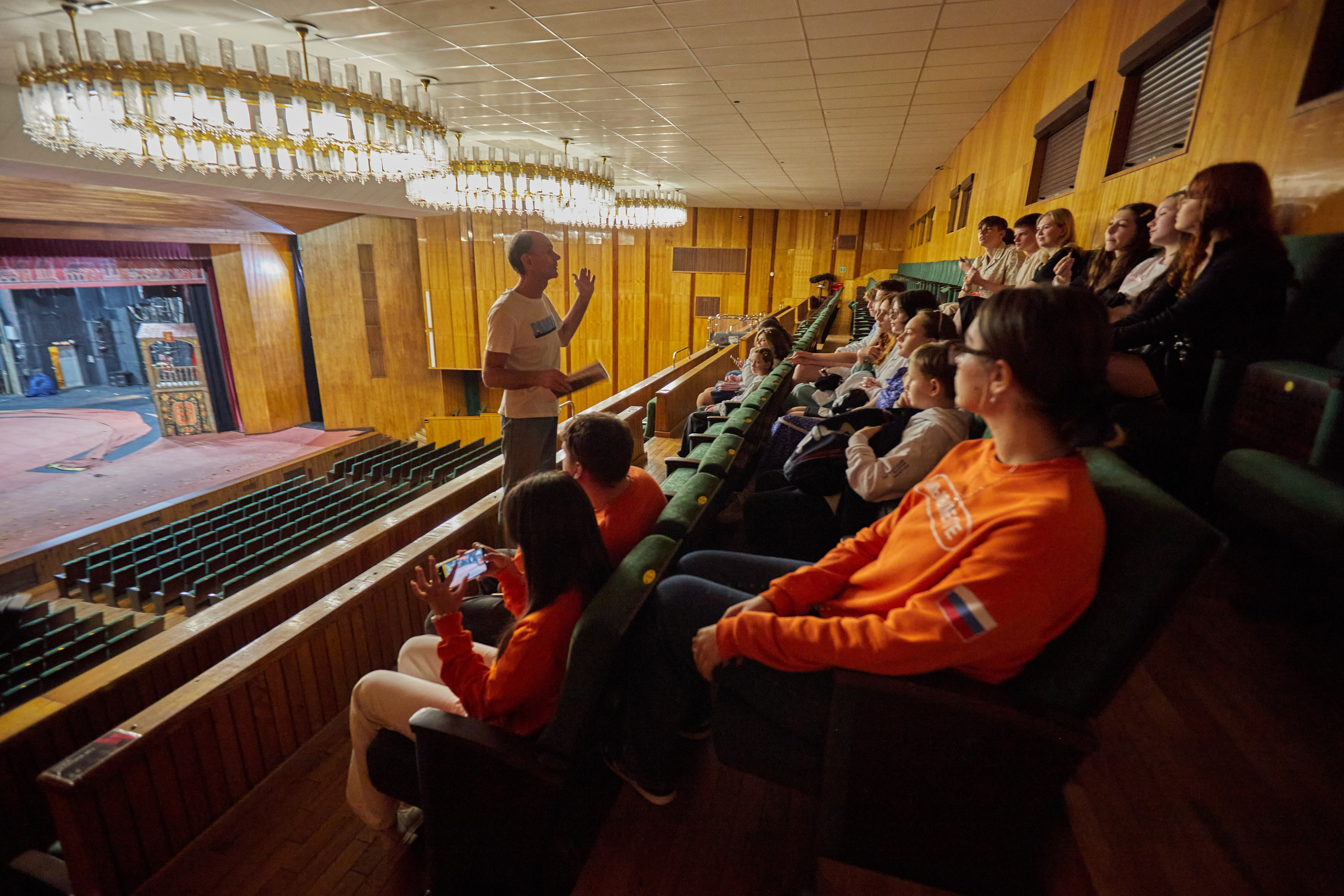 Экскурсия в театре. Фотограф Юлия Маринина