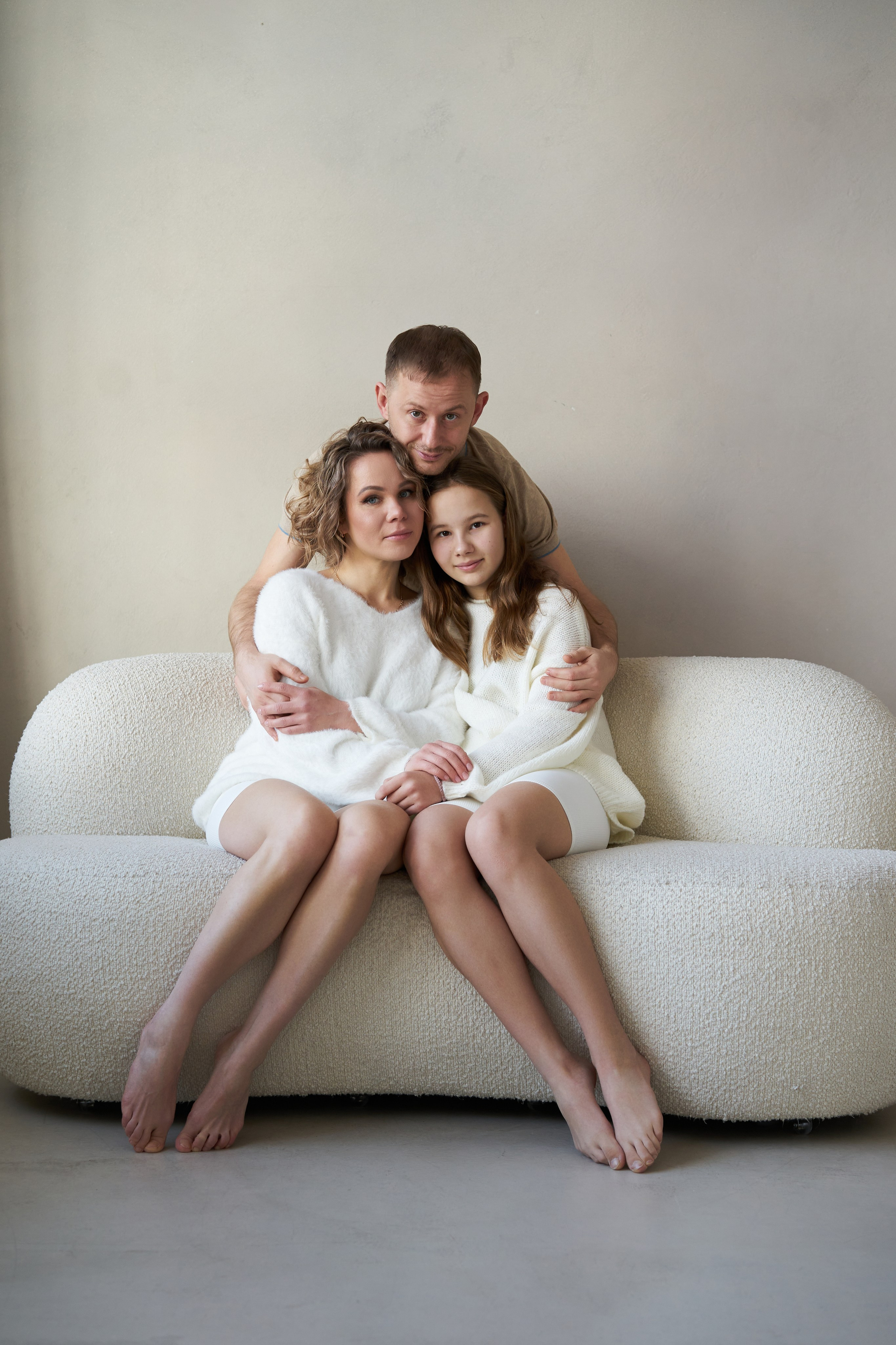 Семейная фотосессия в студии. Фотограф Екатеринбург Кокшарова Александра