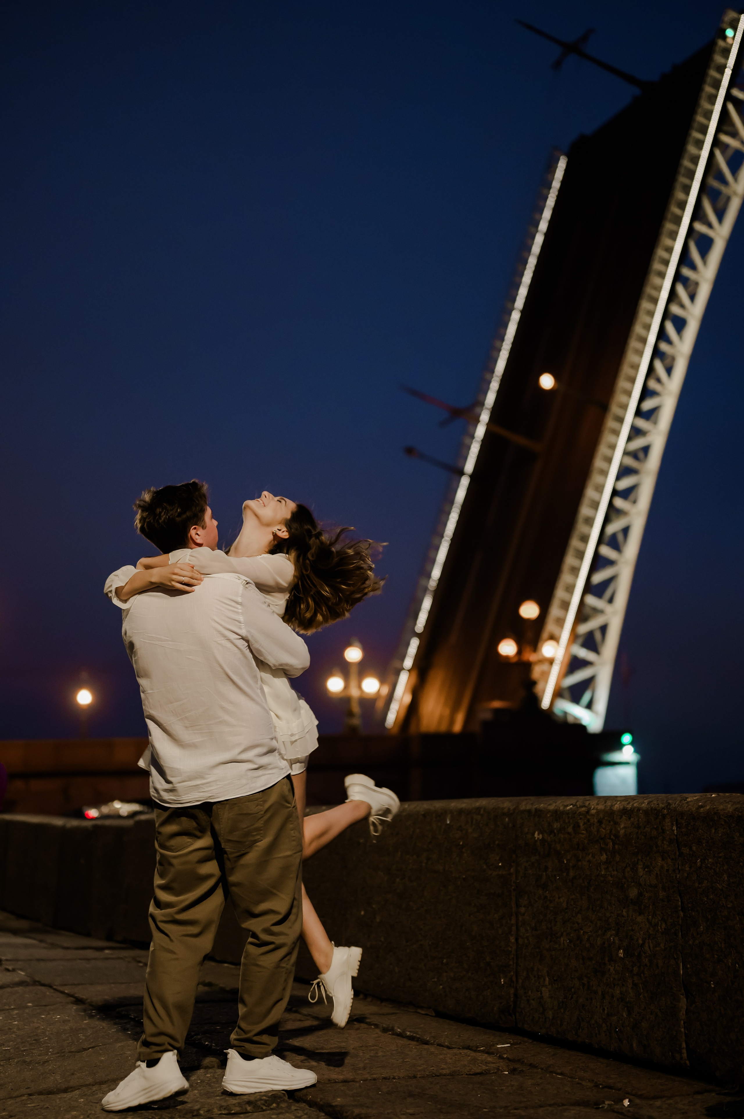 Лавстори на фоне мостов. Свадебный и семейный фотограф Евгения Кононова