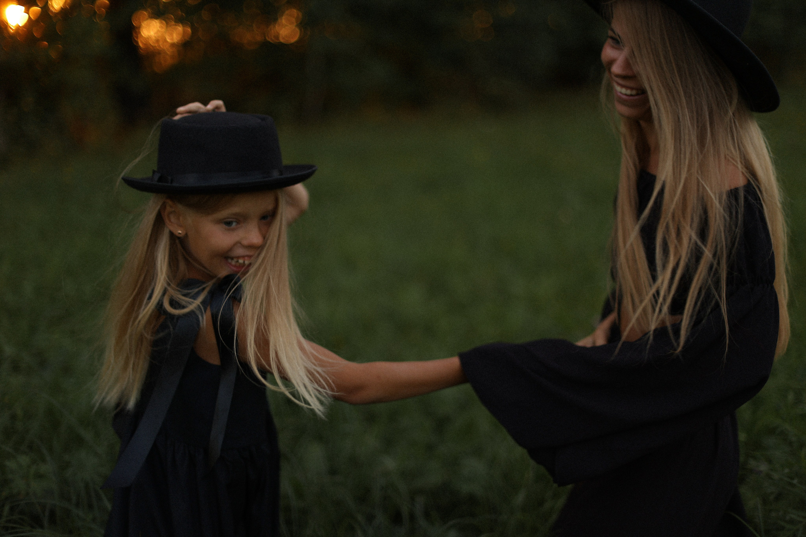 Не отпускай мою руку. Фотограф — Ольга Косолюкина