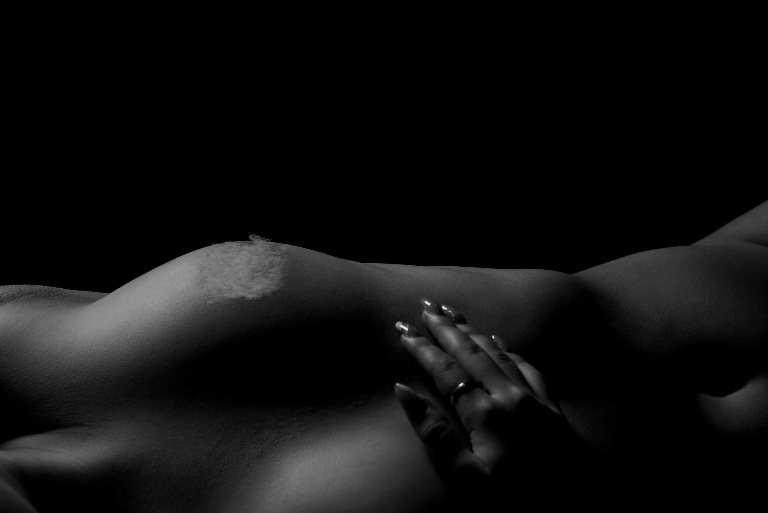 Ню с цензурой. Гармония и детали в фотографии Фото продакшен