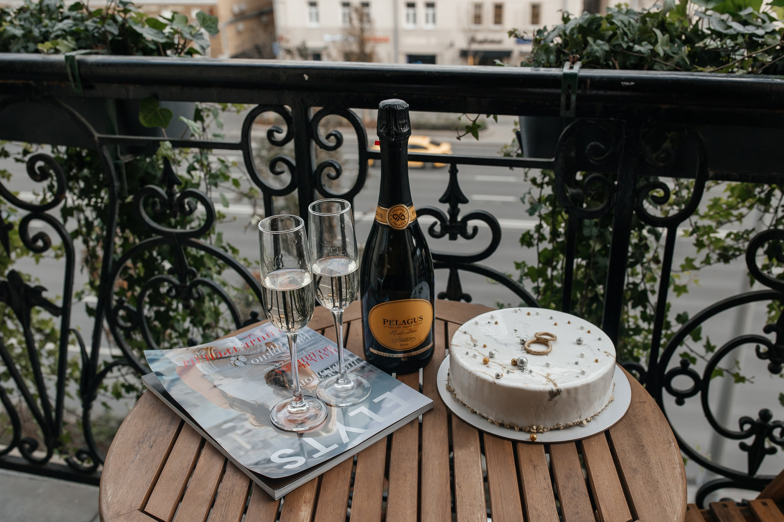 Свадебная фотосессия в отеле Hartwell hotel Moscow, Грибоедовском загсе. Свадебный фотограф в Москве Дарья Олендарёва