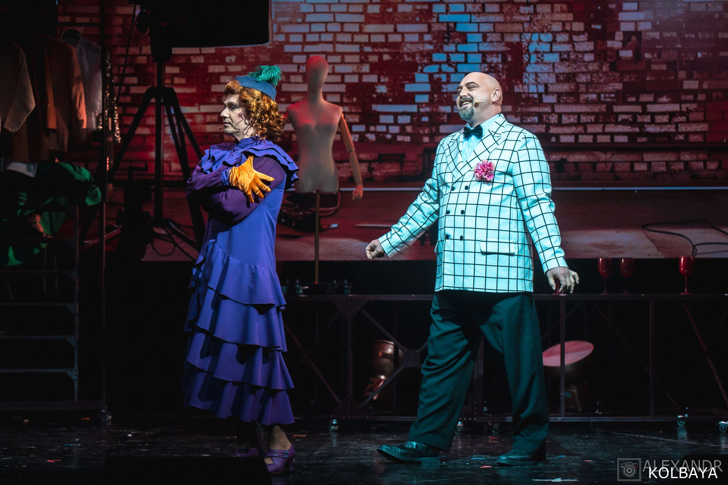 Фотографии со спектакля «Привет, я тетя Чарли». Концертный и театральный репортажный фотограф в Москве Александр Колбая