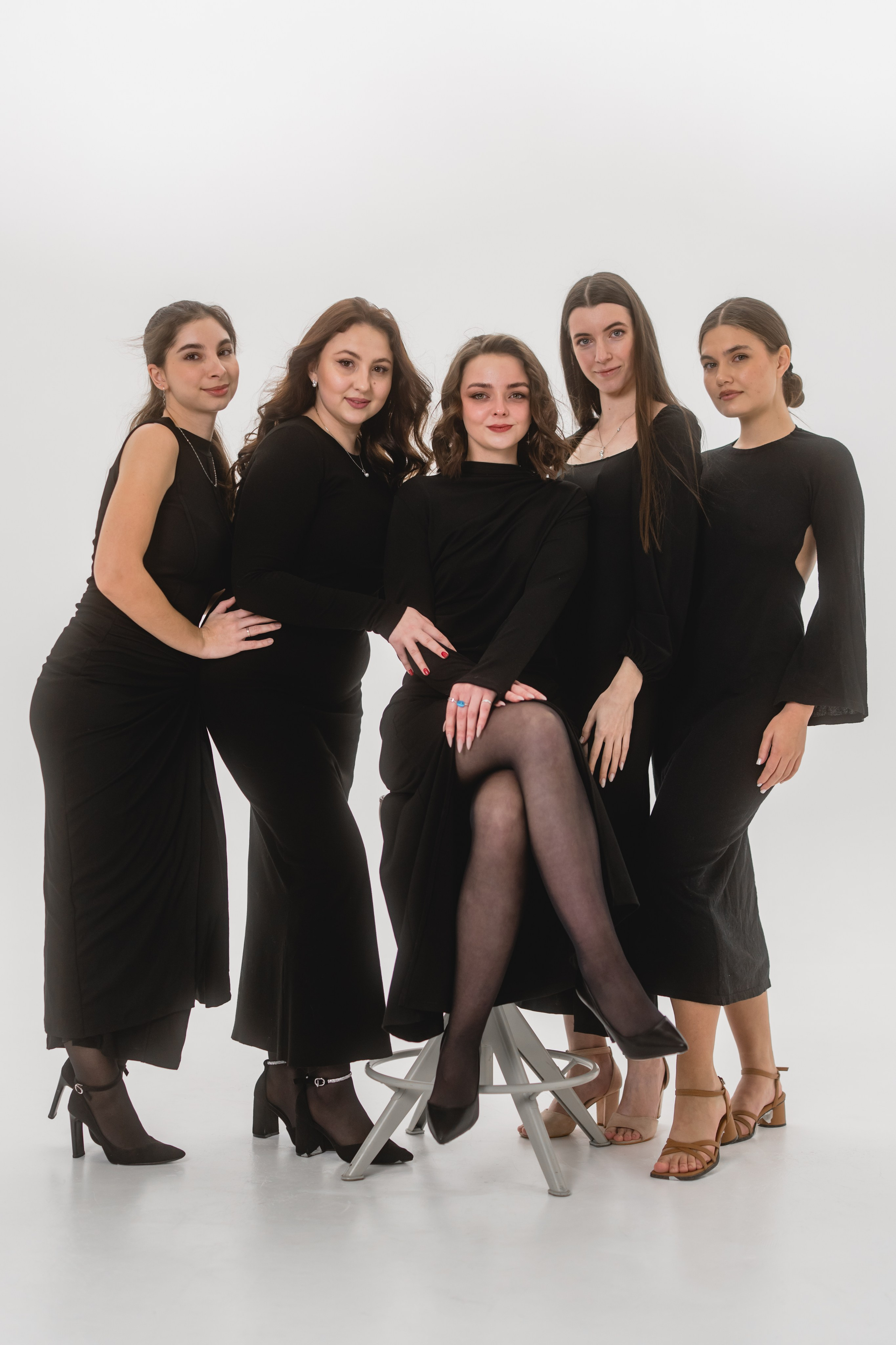 Студийная групповая фотосессия. Свадебный и индивидуальный фотограф Аля Мамакова