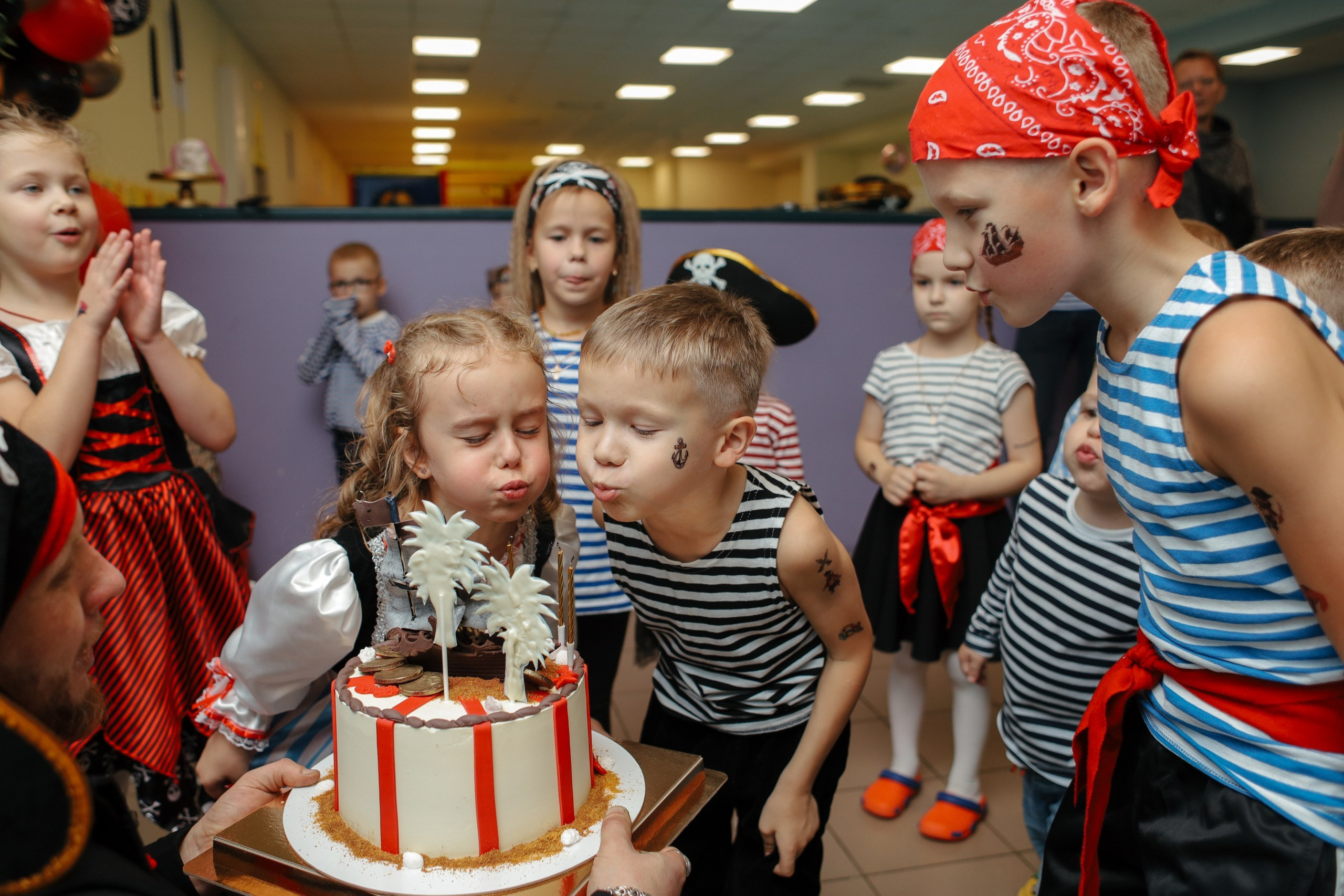 Праздники и дни рождения. Студия детской фотографии CHIK STUDIO