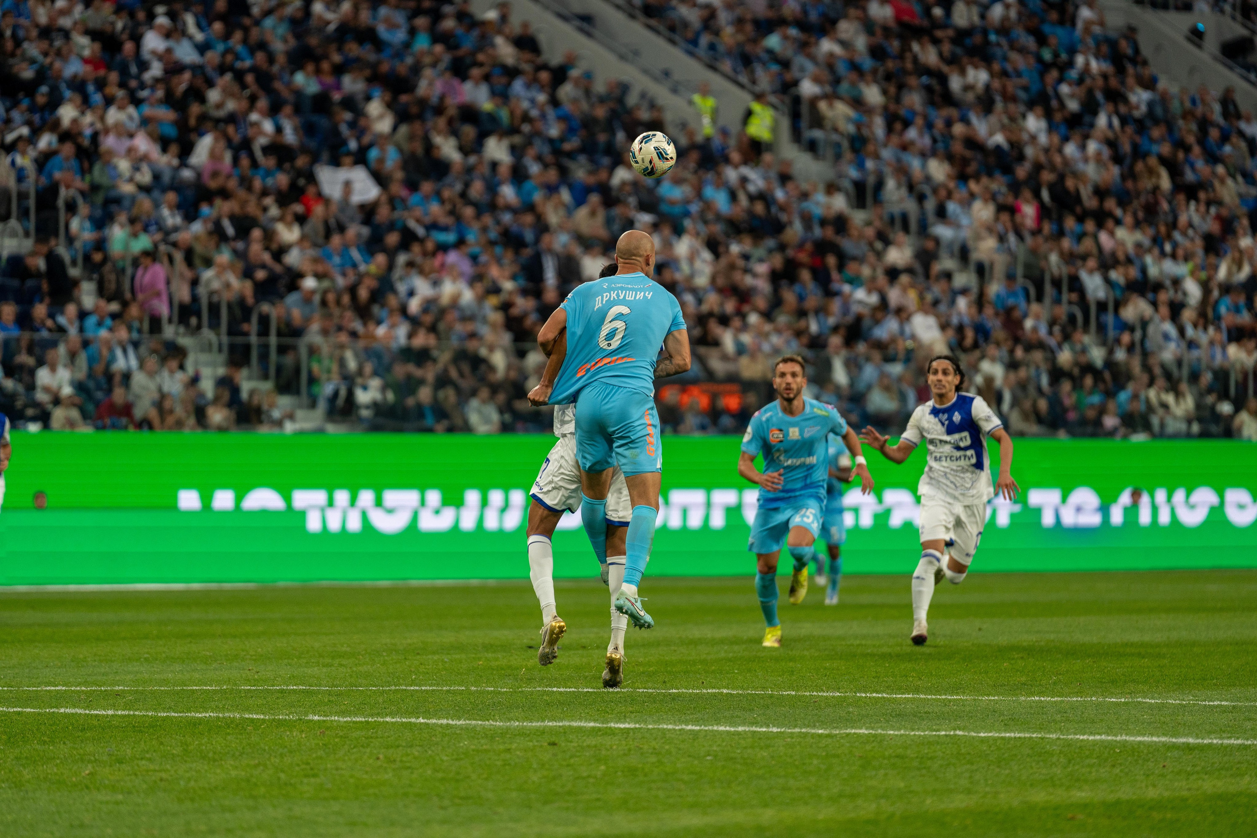 Репортажный фотограф спорт съемка матча Зенит–Динамо в Санкт-Петербурге