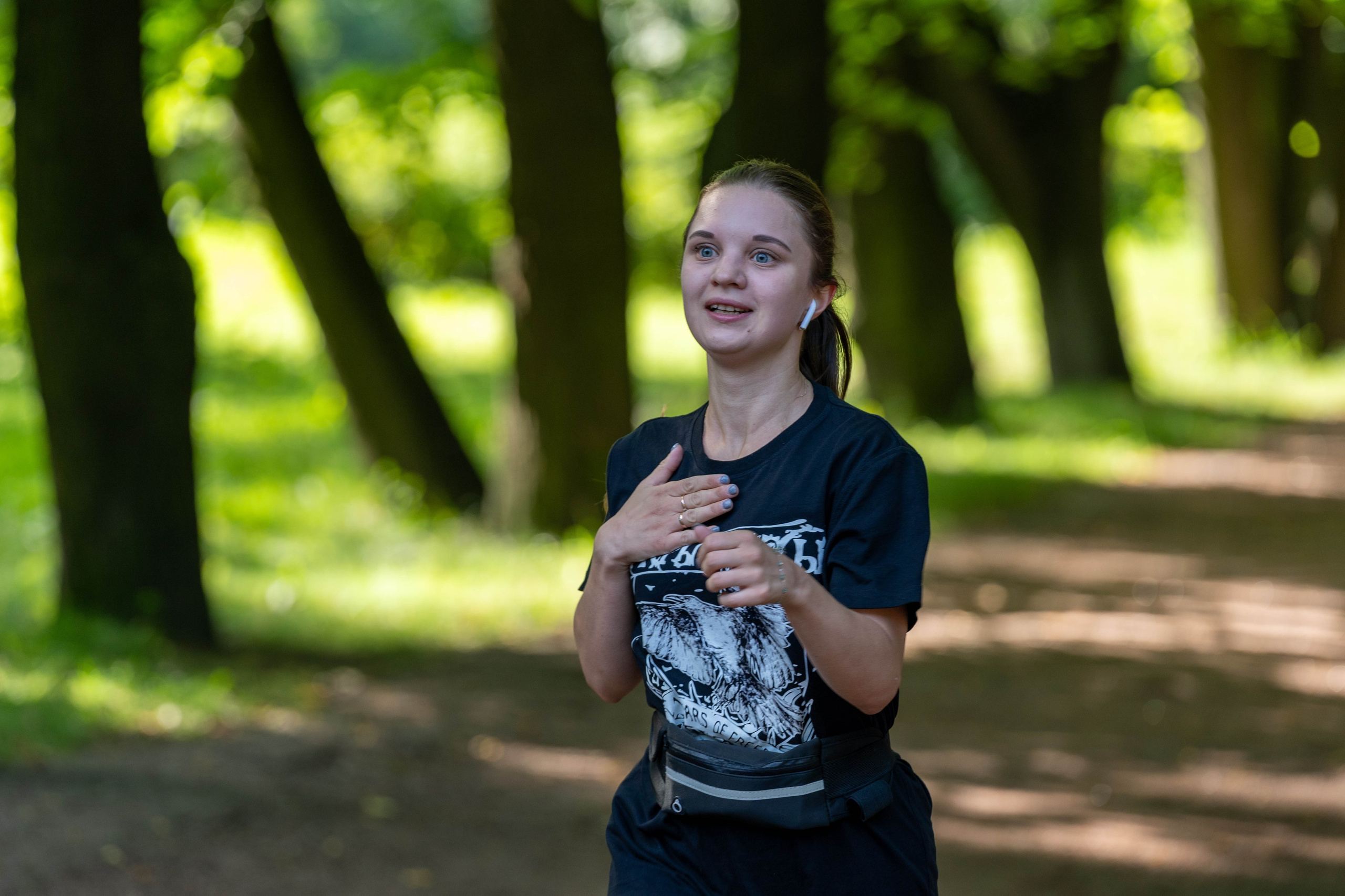 Участница забега «5 вёрст» в Московском парке Победы, фото спортивного фотографа Санкт-Петербург