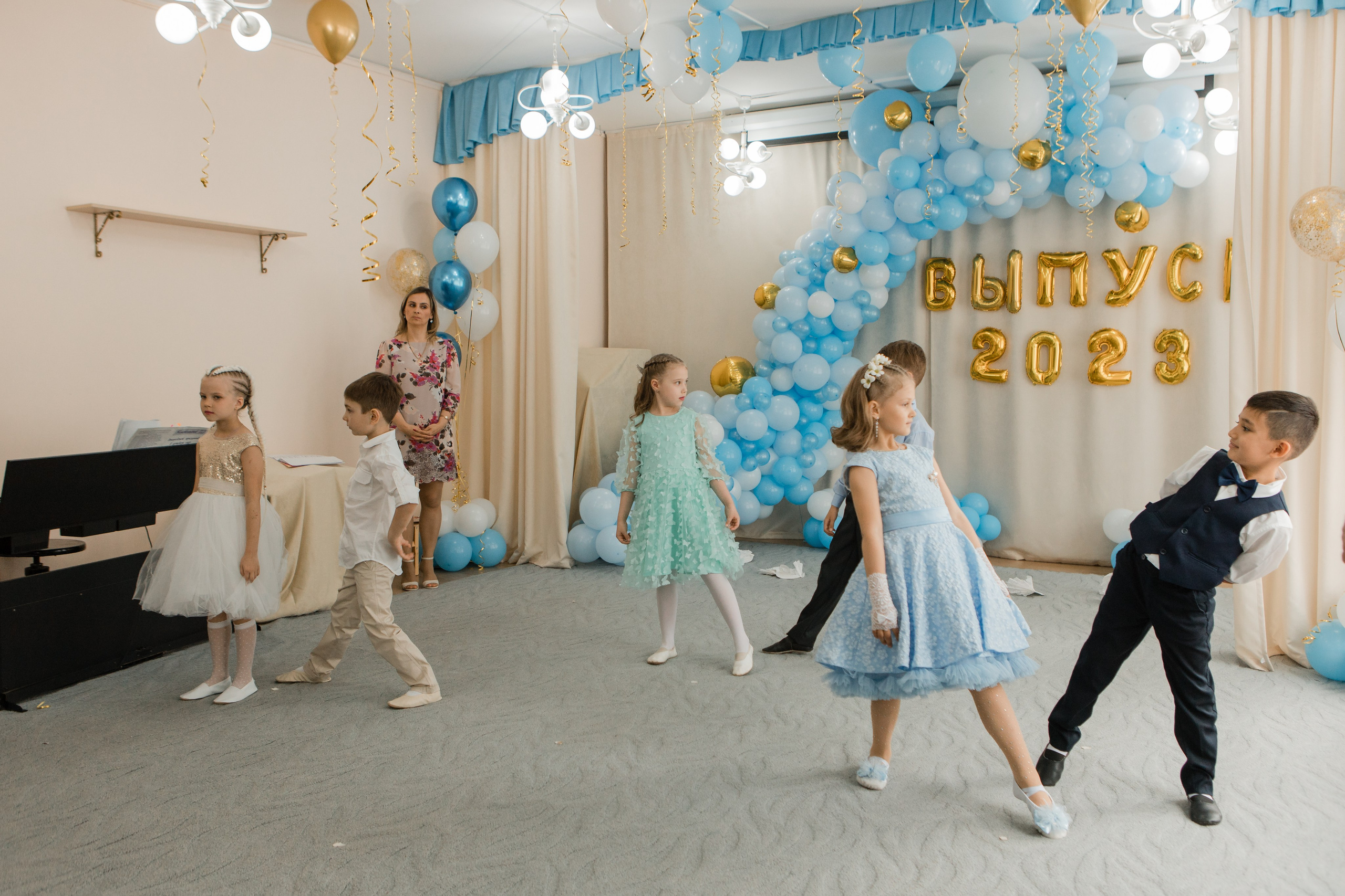 Фотосъемка выпускного в детском саду. Видеосъемка и фотосъемка свадеб. Фотограф и оператор на свадьбу. Видеосъемка подкастов, собственная видео-фотостудии. Предметная фотосъемка