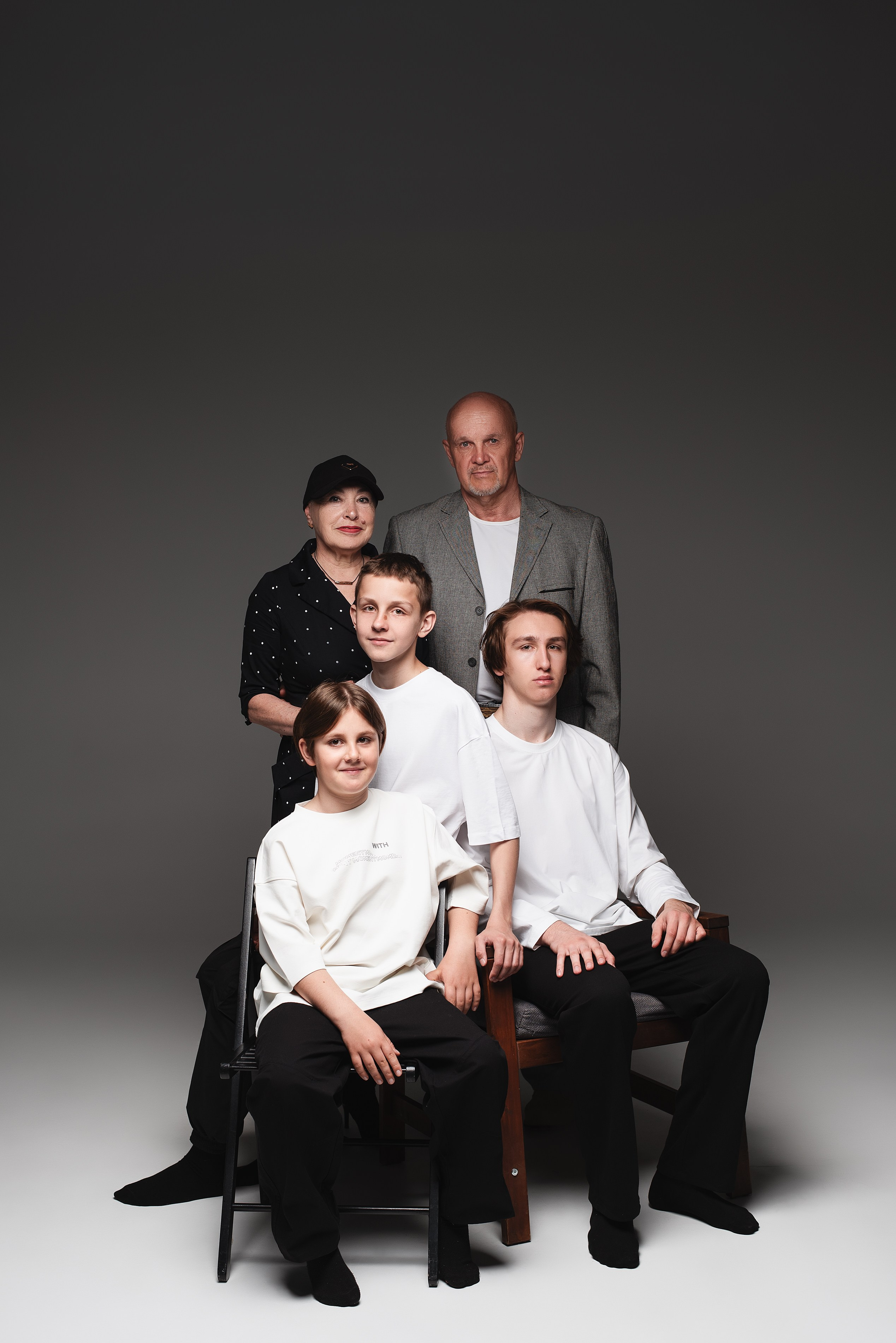 Семейная фотосессия на циклораме. Семейный фотограф в Южно-Сахалинске Анастасия Лимарева