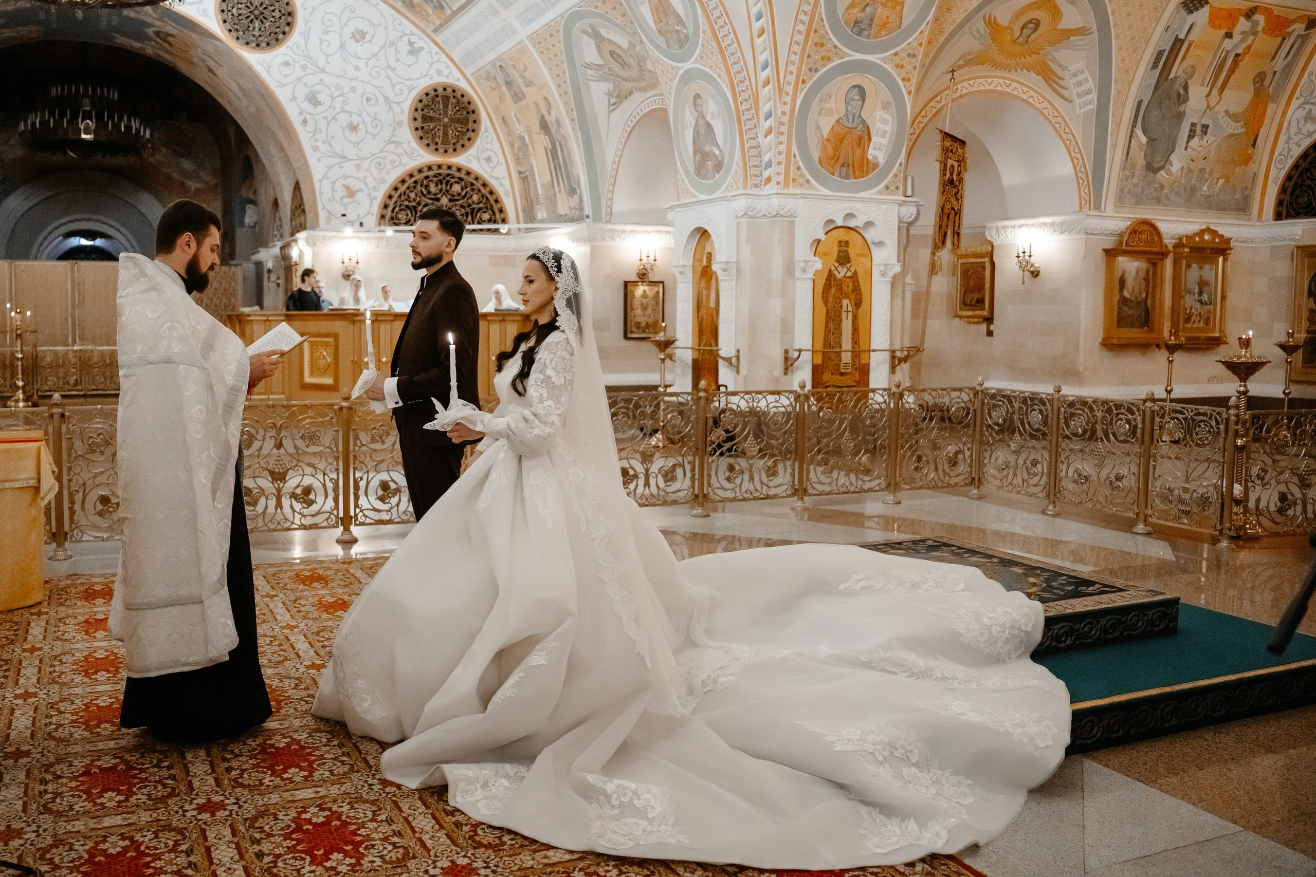 Фотосъемка венчания в Храме Христа Спасителя Москва