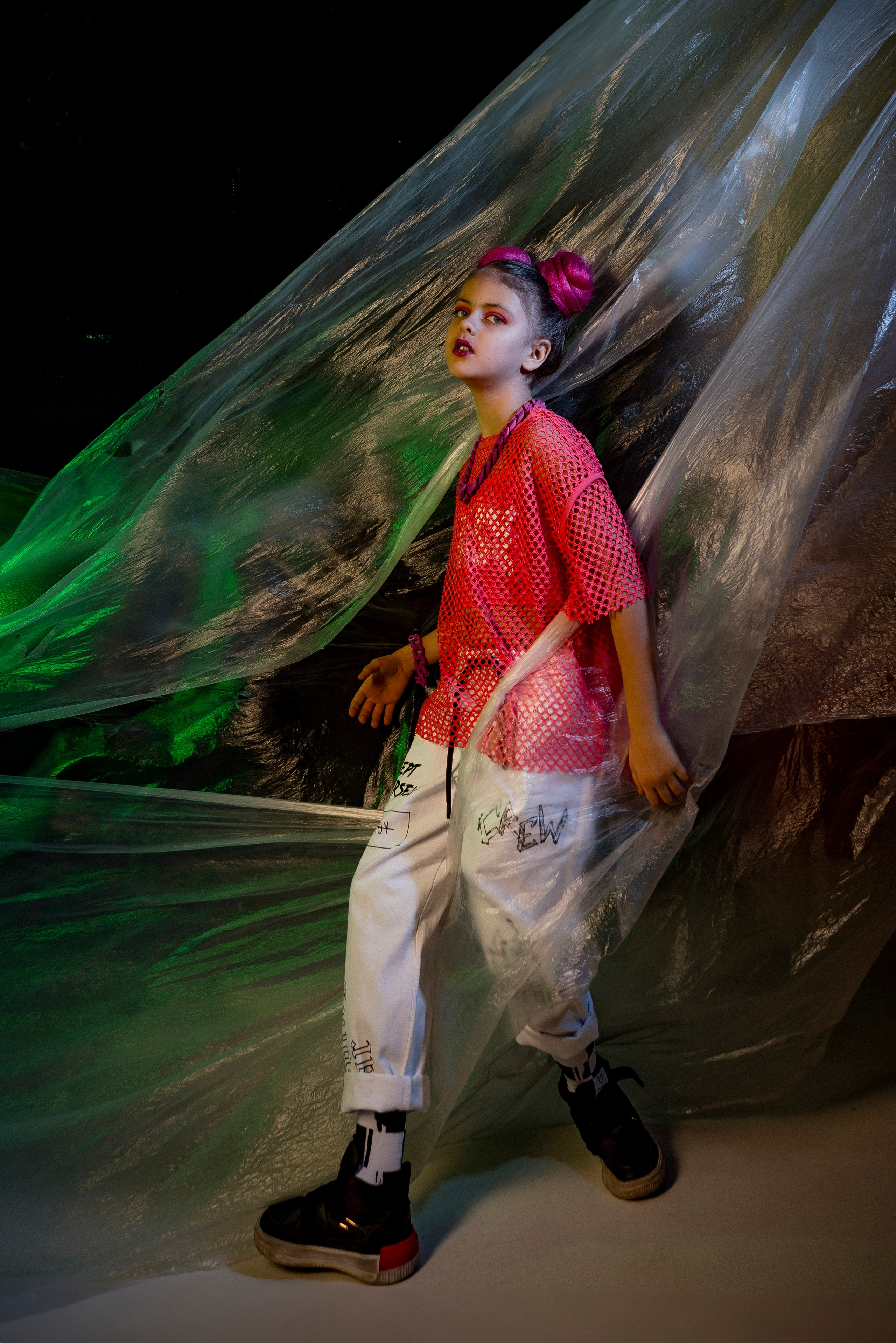 неоновая фотосессия в студии в сочи