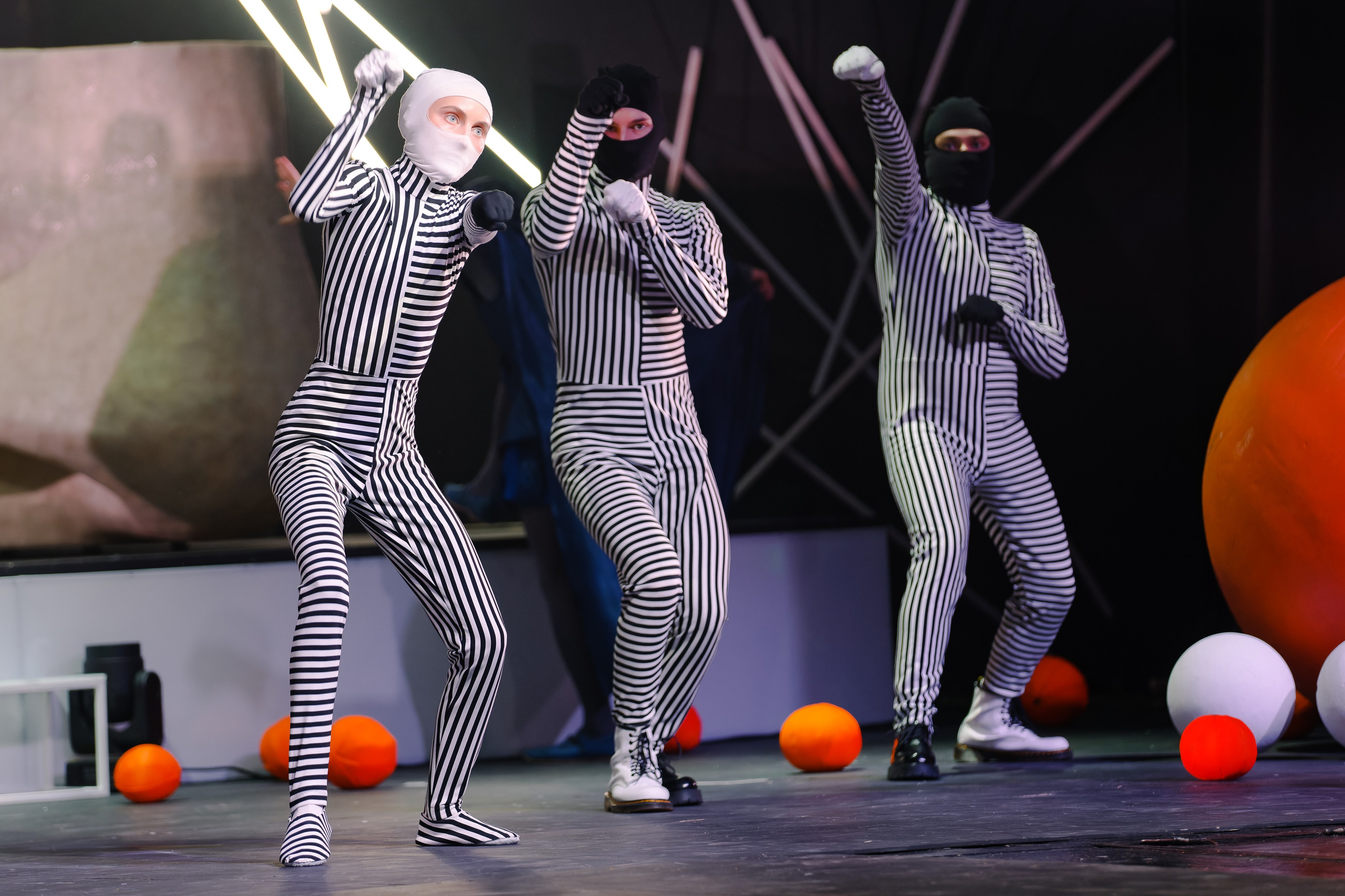 Любовь к трем апельсинам_Чехов Центр. Фотограф. г. Южно-Сахалинск. Олег Толстов