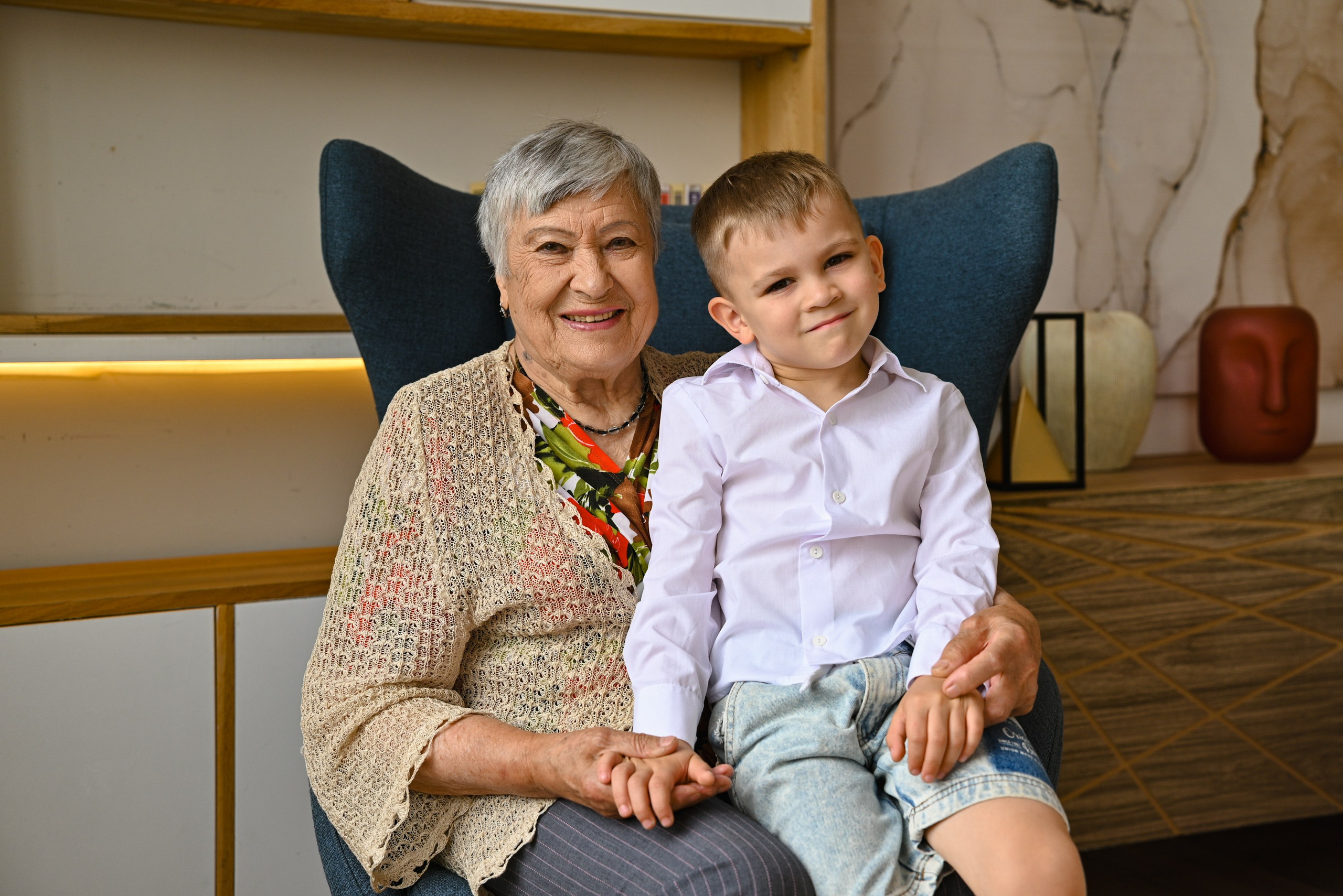 Счастливая большая семья. Компания и фотошкола по созданию контента в Москве