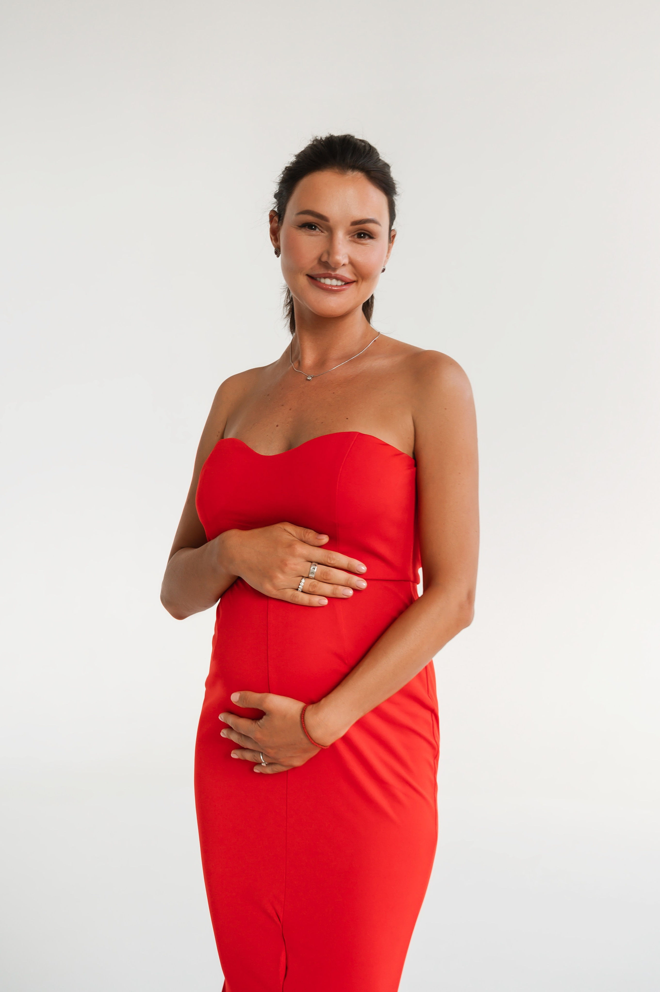 Профессиональный семейный и беременный фотограф в Санкт-Петербурге — Маргарита Иванова. Индивидуальные фотосессии под ключ: от образа до гот. Профессиональный фотограф беременности в СПБ. Стильные фотосессии беременности в стиле минимализм и классическая фотография