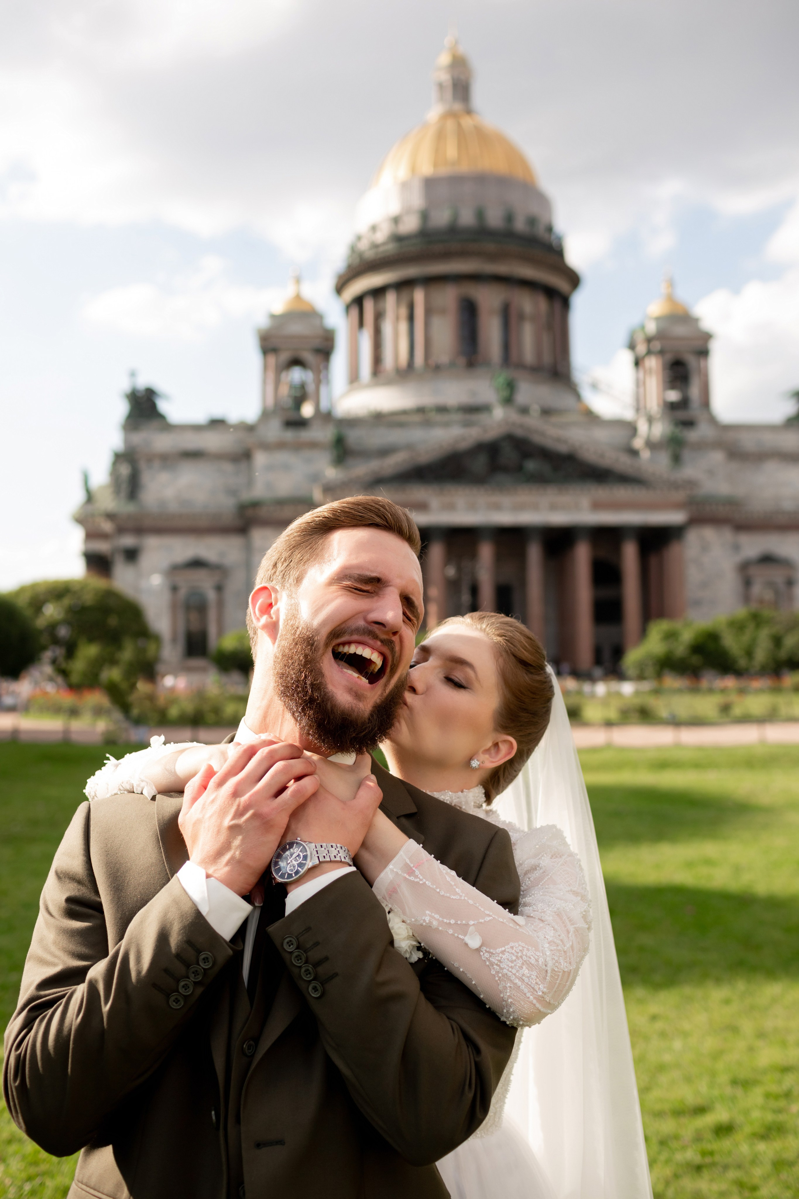 Свадебная фотопрогулка в Петербурге. Свадебный фотограф Кирилл Белый