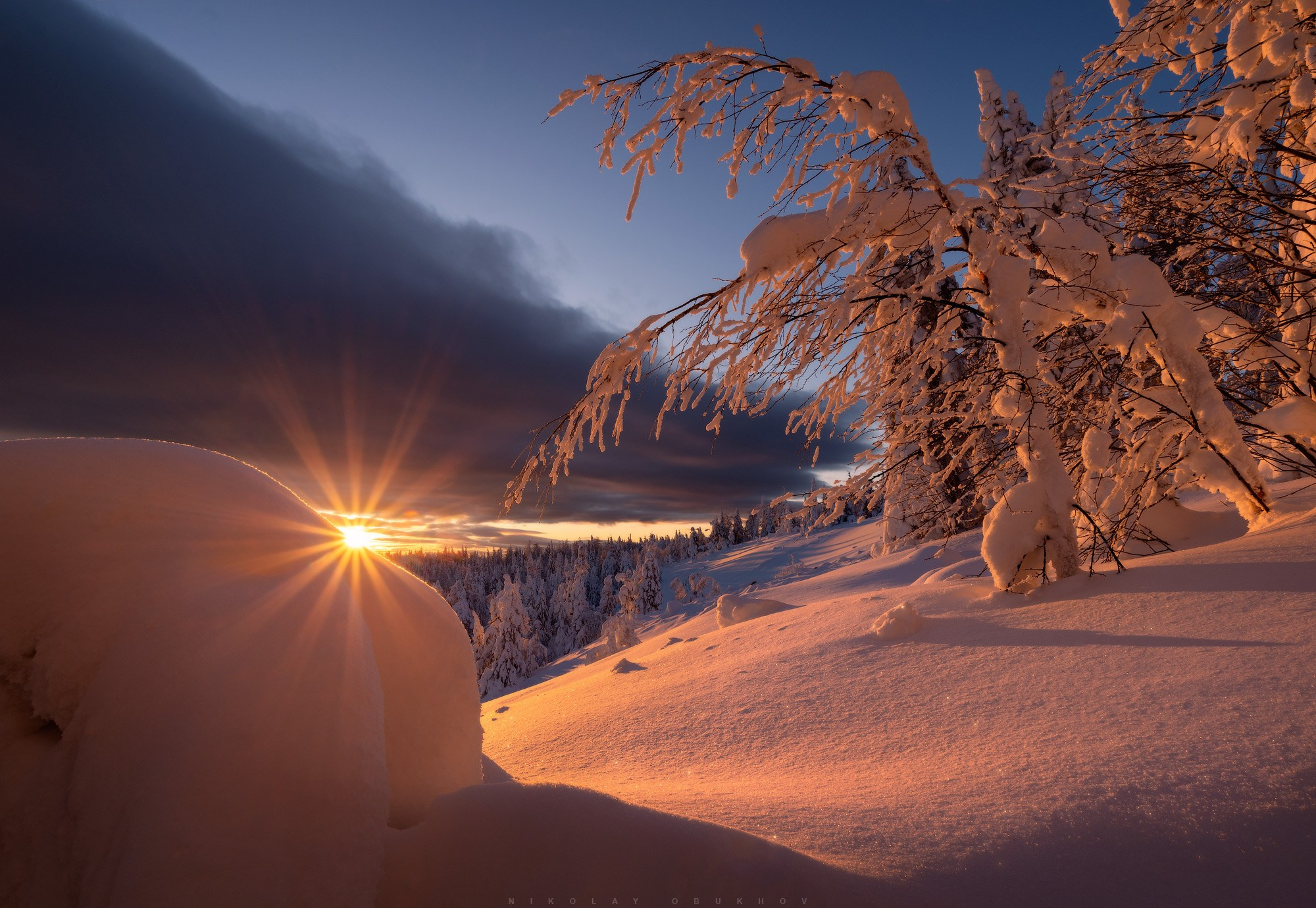 Зимний лес, мороз и снежная красота горы Белая вблизи Нижнего Тагила.