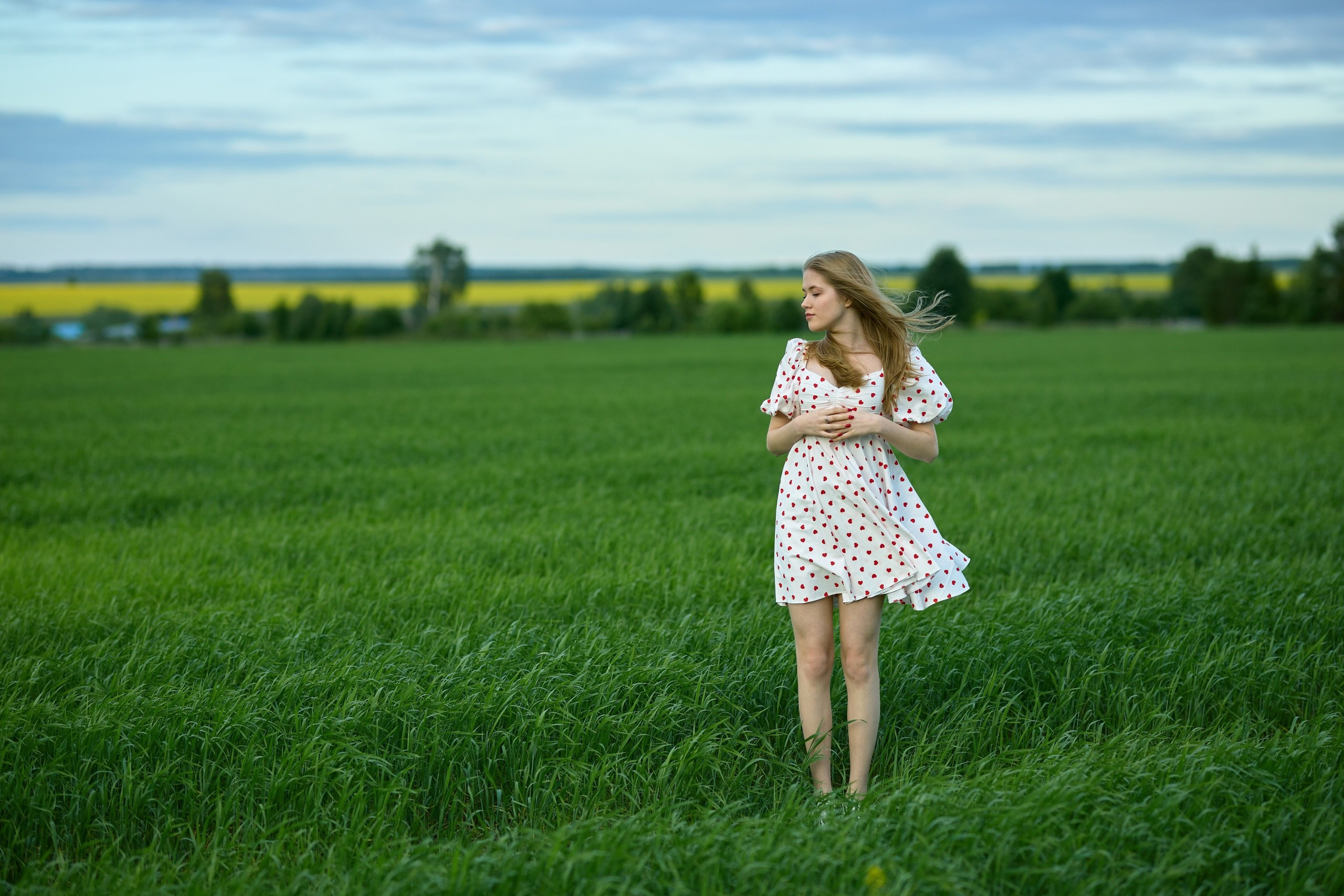 Фотосессия девушка в  поле Чебоксары Чувашия
