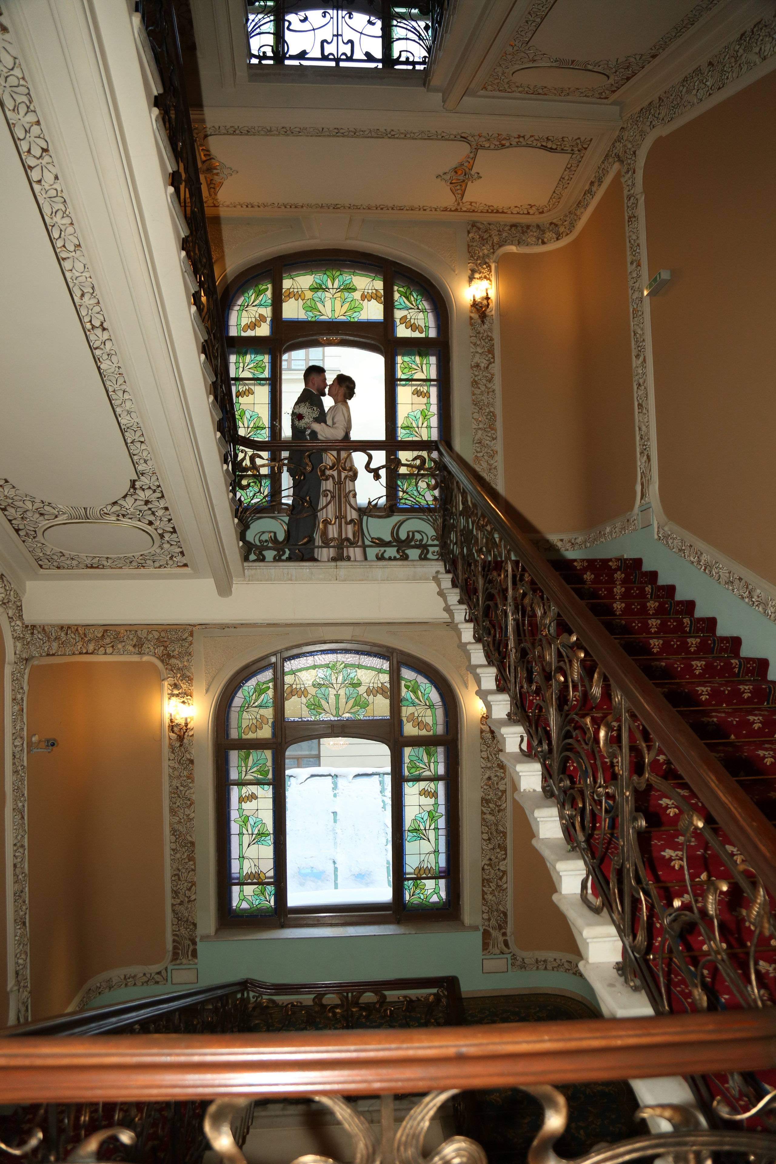 Свадебная фотосессия Владимира и Марины в отеле Националь. Фотосессия в студии в Москве от профессионального фотографа услуги по доступным ценам