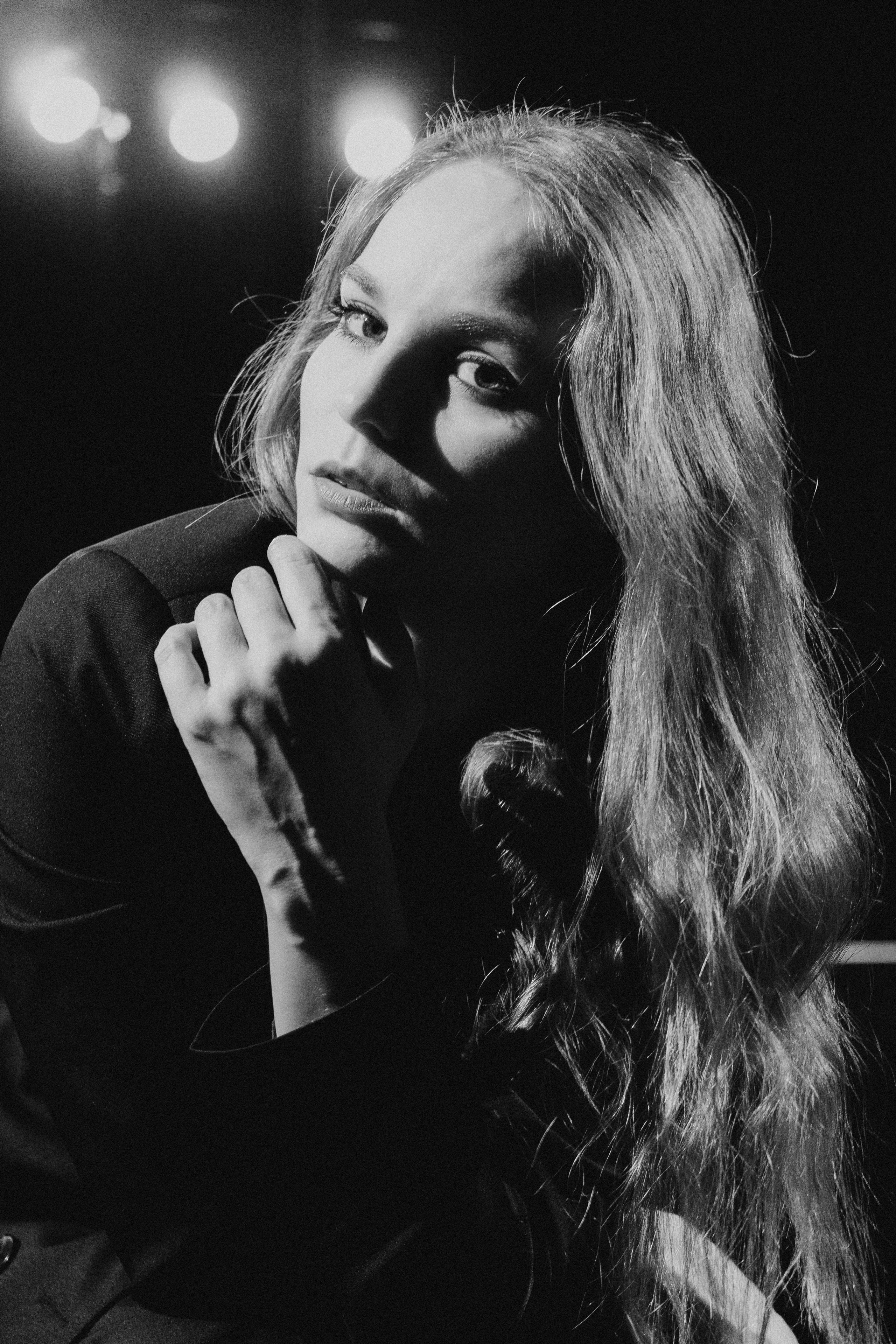 Настя — актриса театра и кино. Денис Марков — фотограф в Екатеринбурге