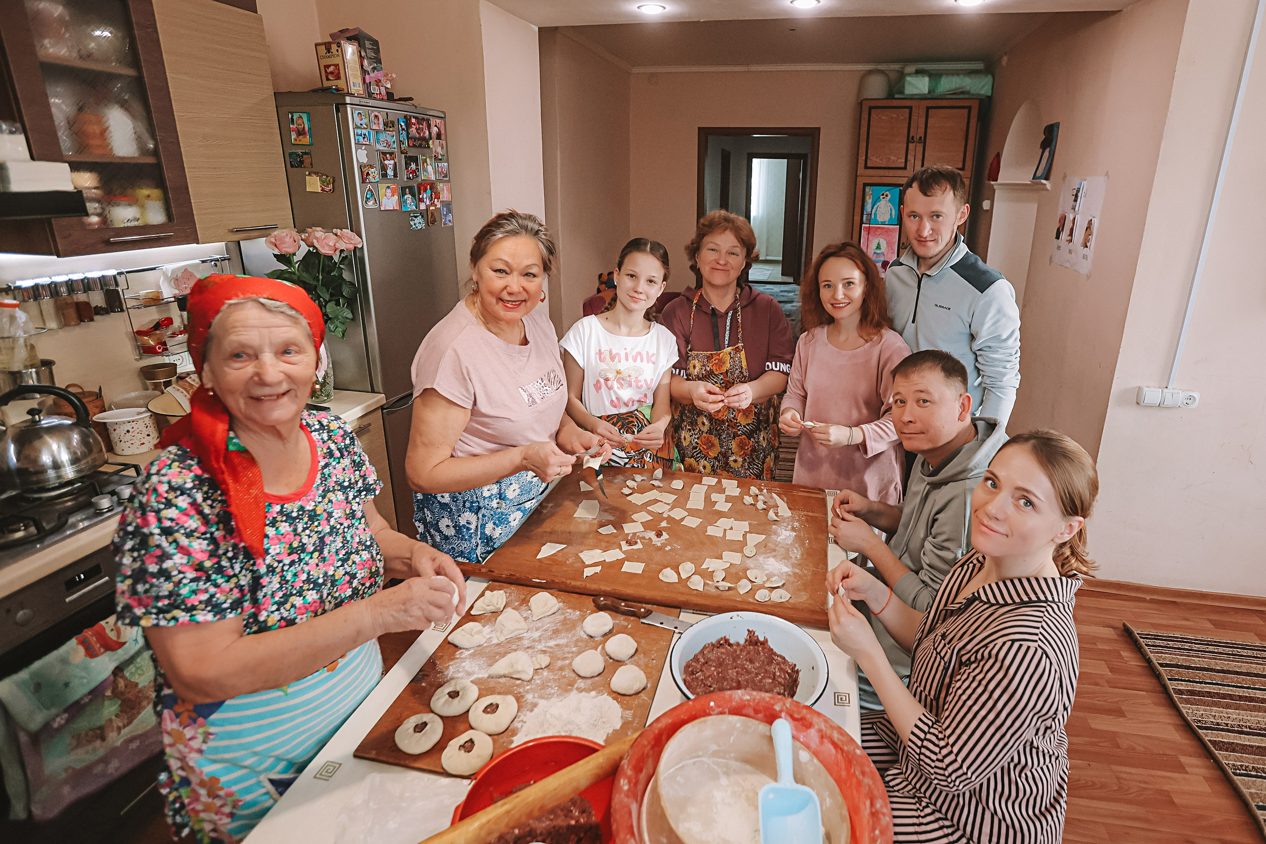 Большая семья репортаж. Семейный фотограф Тюмень, фотограф на роды Салмина Мария