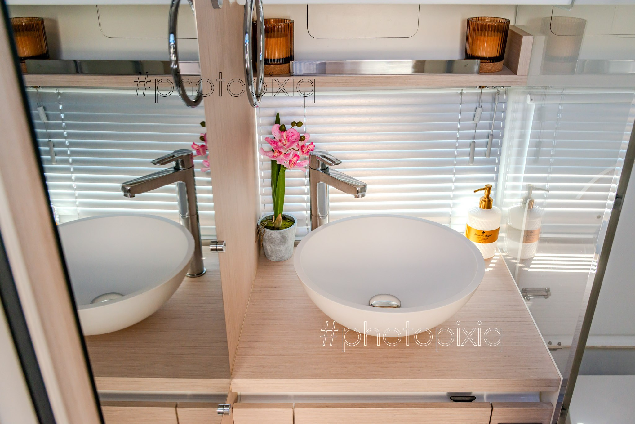 Фотосъёмка яхты Jeanneau NC 33 для брокера. Интерьерная съёмка и виртуальные туры — Интерьерный фотограф Кузнецов Сергей (photopixiq)