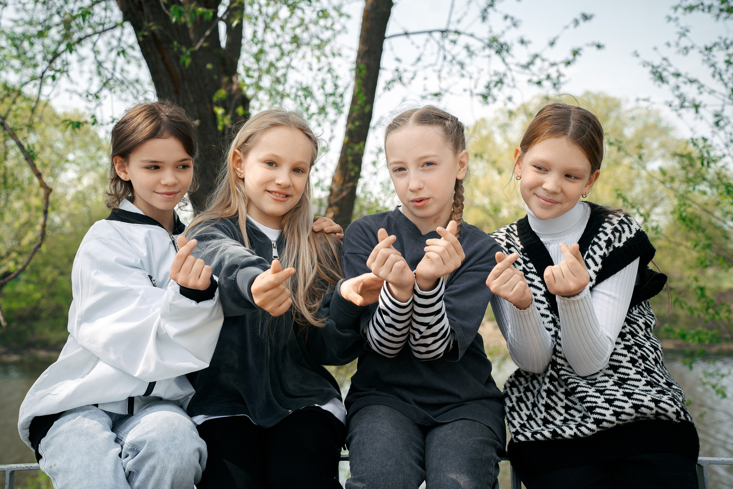 Прогулки в школьном дворе. Фотограф Казакова Анастасия