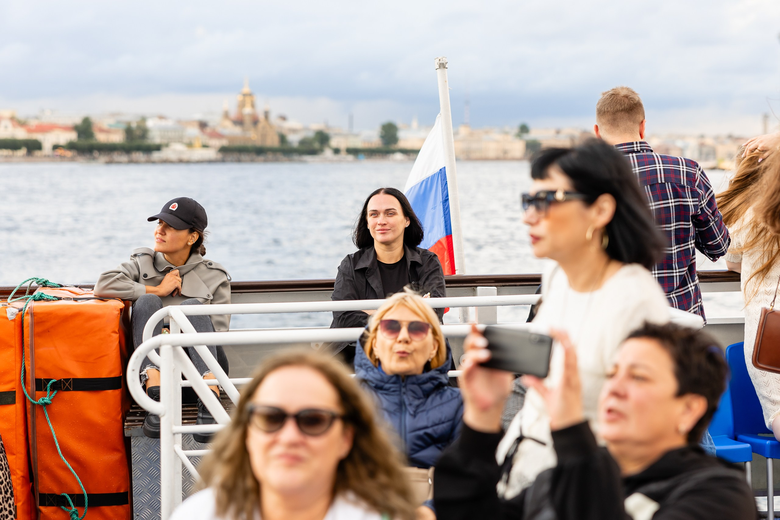 Экскурсия на двухпалубном теплоходе по Неве. Фотограф в Санкт-Петербурге — Сергей Петров