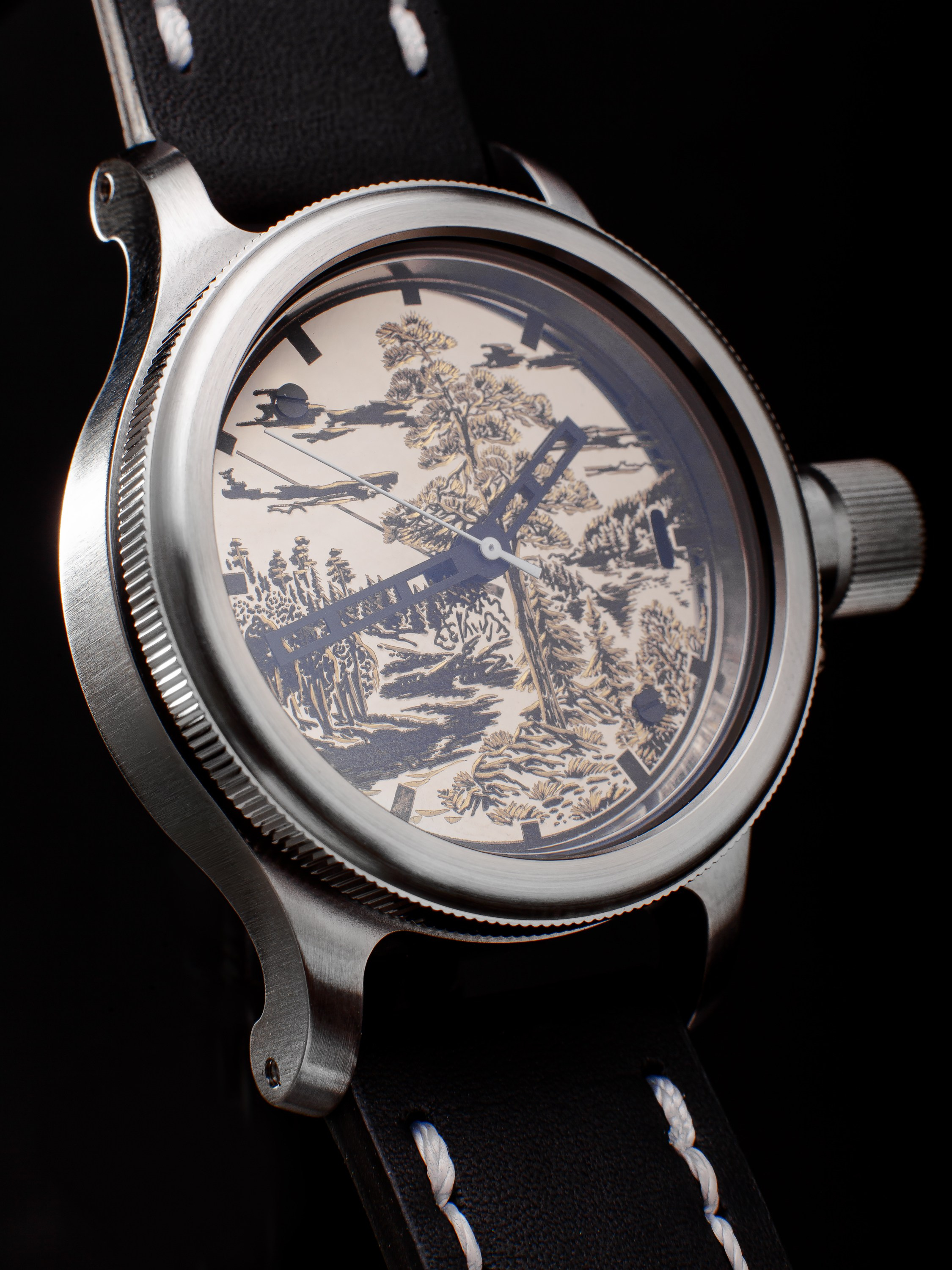 предметная съемка часов в Челябинске, деталь корпуса и заводной механизм крупным планом