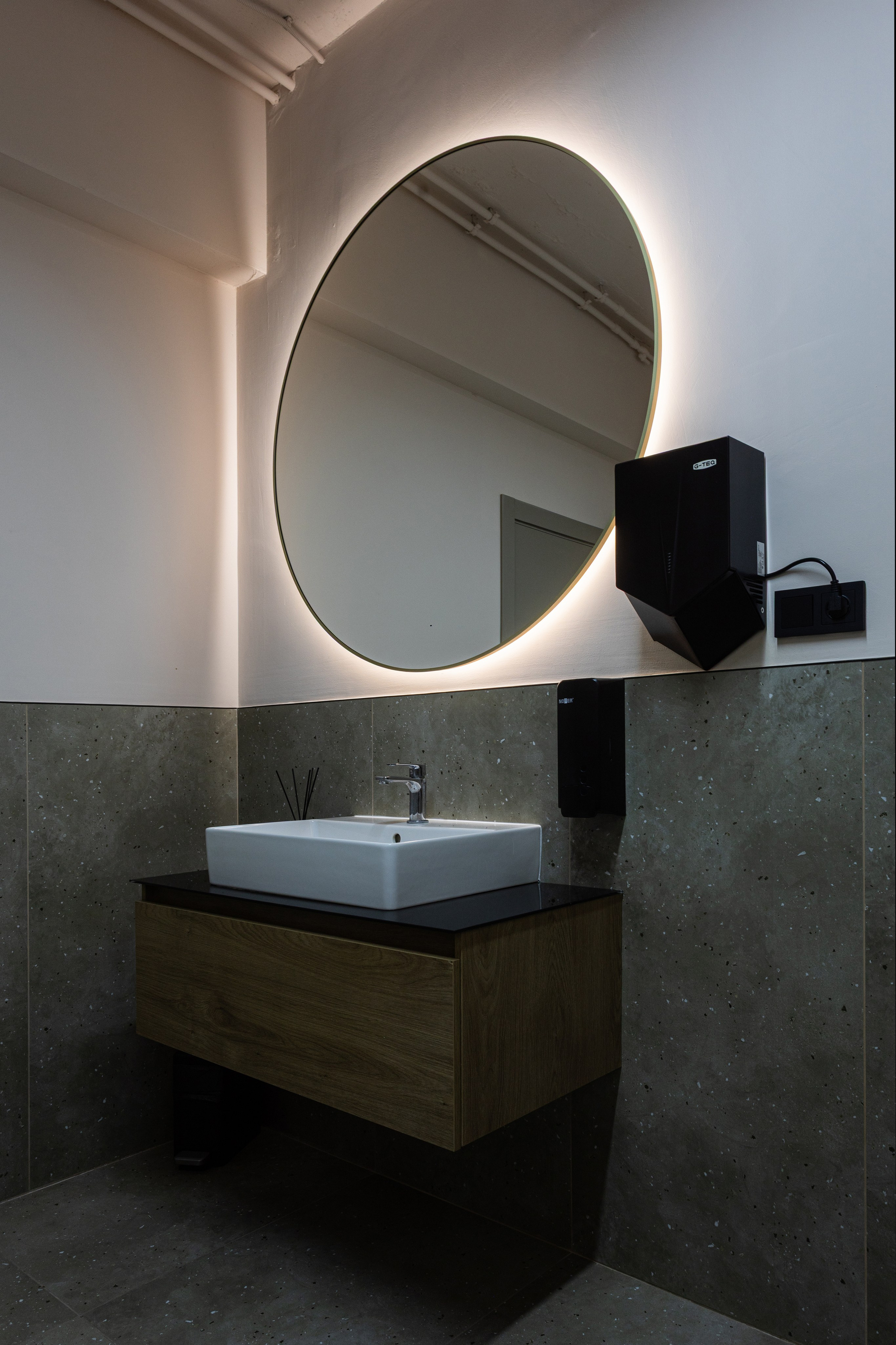 Бизнес-центр My Space Уфа, фото Алексея Муравьёва, современный офис,Лобби бизнес-центра My Space, съёмка фотографа Алексея Муравьёва, деловая атмосфера,Офисные помещения My Space Уфа, работа фотографа Алексея Муравьёва, деловой интерьер,Конференц-зал бизнес-центра My Space, фото Алексея Муравьёва, бизнес-встречи,Рецепция бизнес-центра My Space Уфа, съёмка Алексея Муравьёва, премиальный дизайн,Офисное пространство My Space, фото Алексея Муравьёва, рабочая зона,Панорамные окна бизнес-центра My Space, работа фотографа Алексея Муравьёва, вид на город,Лифт бизнес-центра My Space Уфа, съёмка Алексея Муравьёва, комфорт,Переговорная комната My Space, фото Алексея Муравьёва, деловой стиль,Зона отдыха бизнес-центра My Space, работа фотографа Алексея Муравьёва, комфорт для сотрудников,Инфраструктура My Space Уфа, съёмка Алексея Муравьёва, бизнес-услуги,Паркинг бизнес-центра My Space, фото Алексея Муравьёва, безопасность,Вестибюль My Space, работа фотографа Алексея Муравьёва, элегантность,Офисные кабинеты бизнес-центра My Space, съёмка Алексея Муравьёва, функциональность,Общественные зоны My Space Уфа, фото Алексея Муравьёва, современный дизайн,Рецепция и зона ожидания My Space, работа фотографа Алексея Муравьёва, стиль,Офисные перегородки бизнес-центра My Space, съёмка Алексея Муравьёва, зонирование,Интерьер бизнес-центра My Space Уфа, фото Алексея Муравьёва, деловой интерьер,Офисная мебель My Space, работа фотографа Алексея Муравьёва, эргономичность,Освещение бизнес-центра My Space, съёмка Алексея Муравьёва, комфорт для работы