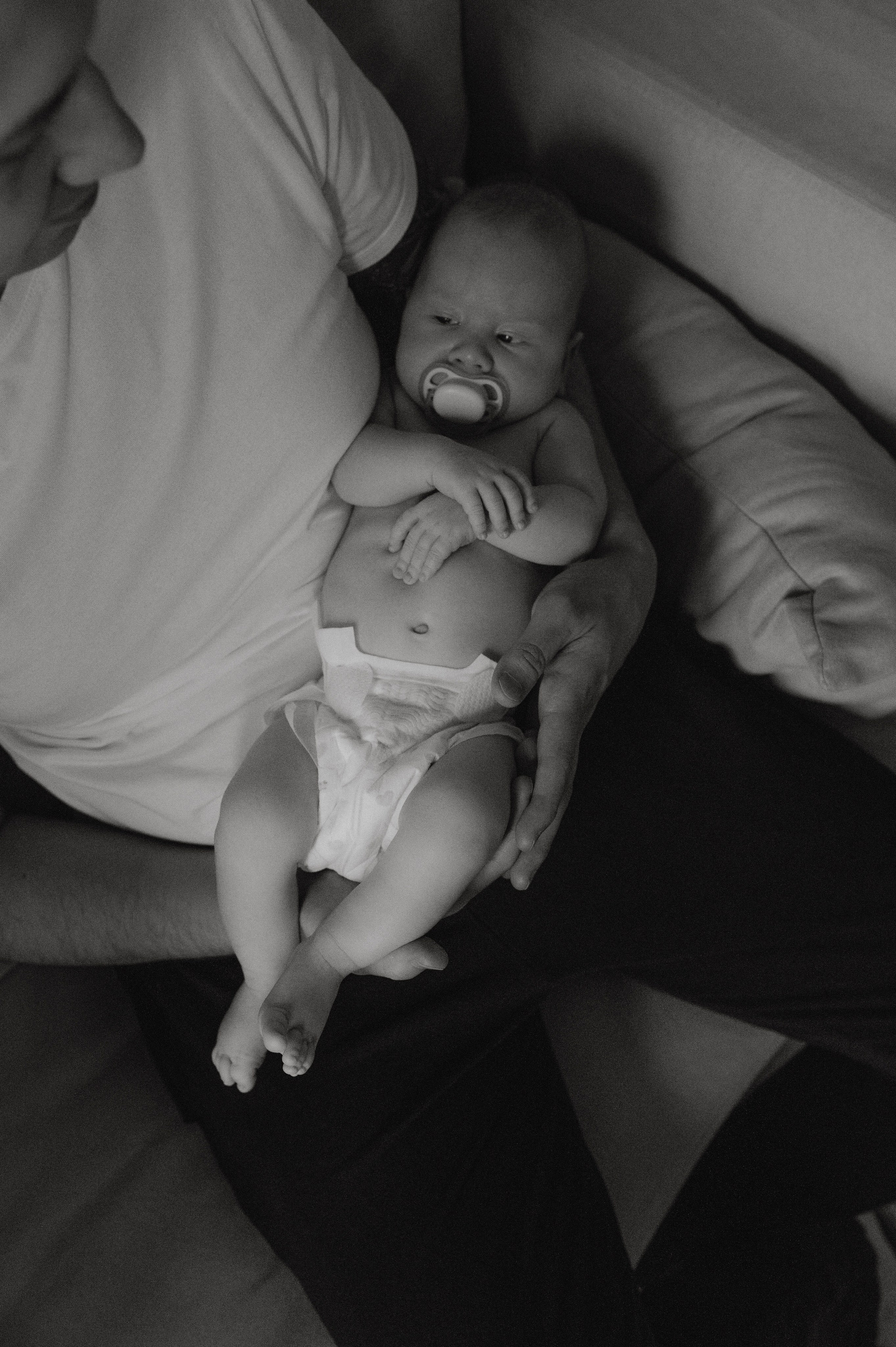 Семейная домашняя фотосессия. Профессиональный фотограф беременности в СПБ. Стильные фотосессии беременности в стиле минимализм и классическая фотография