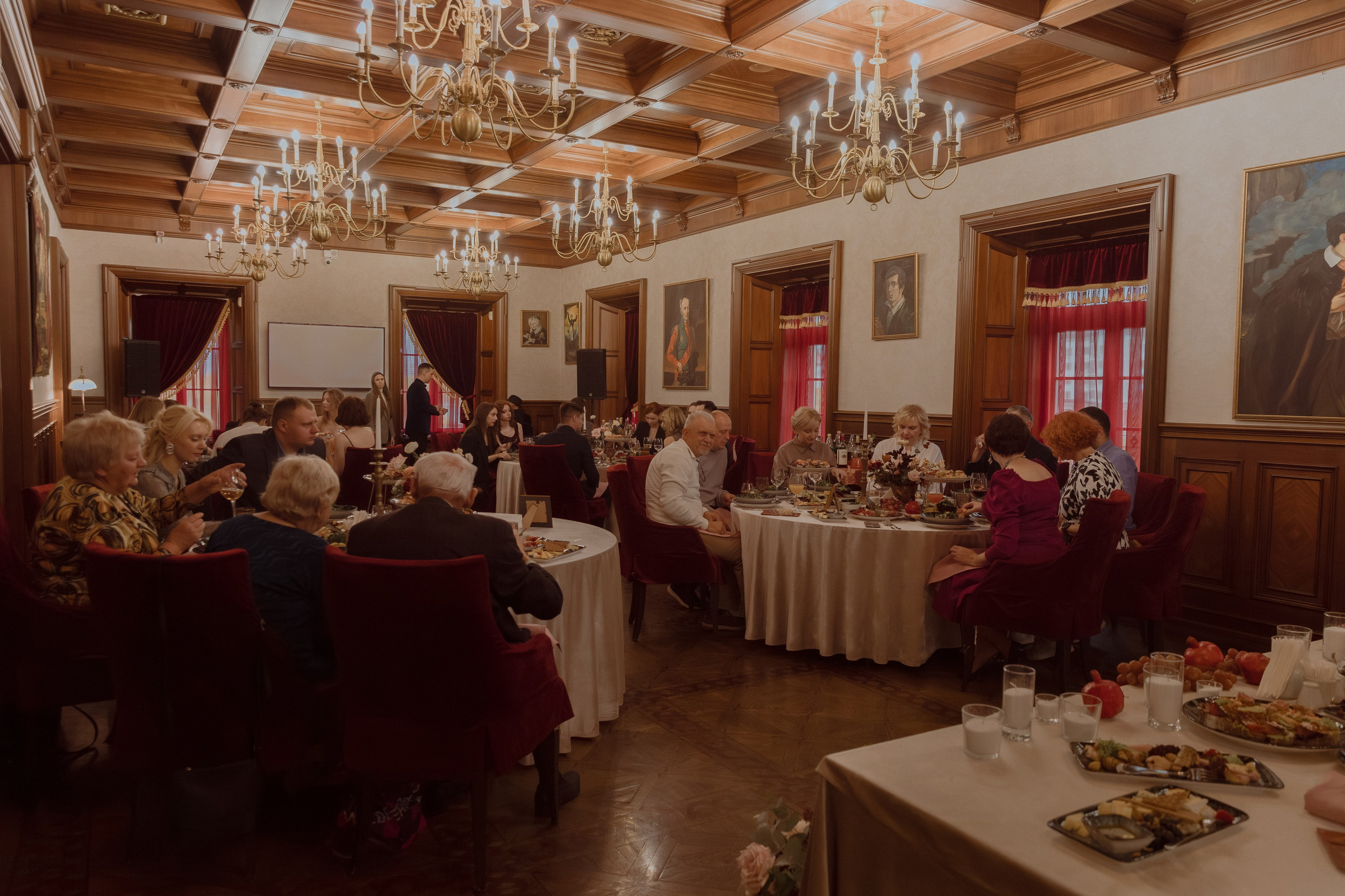 Welcome back to your own dinner party. Фотограф Лия Козловская Минск