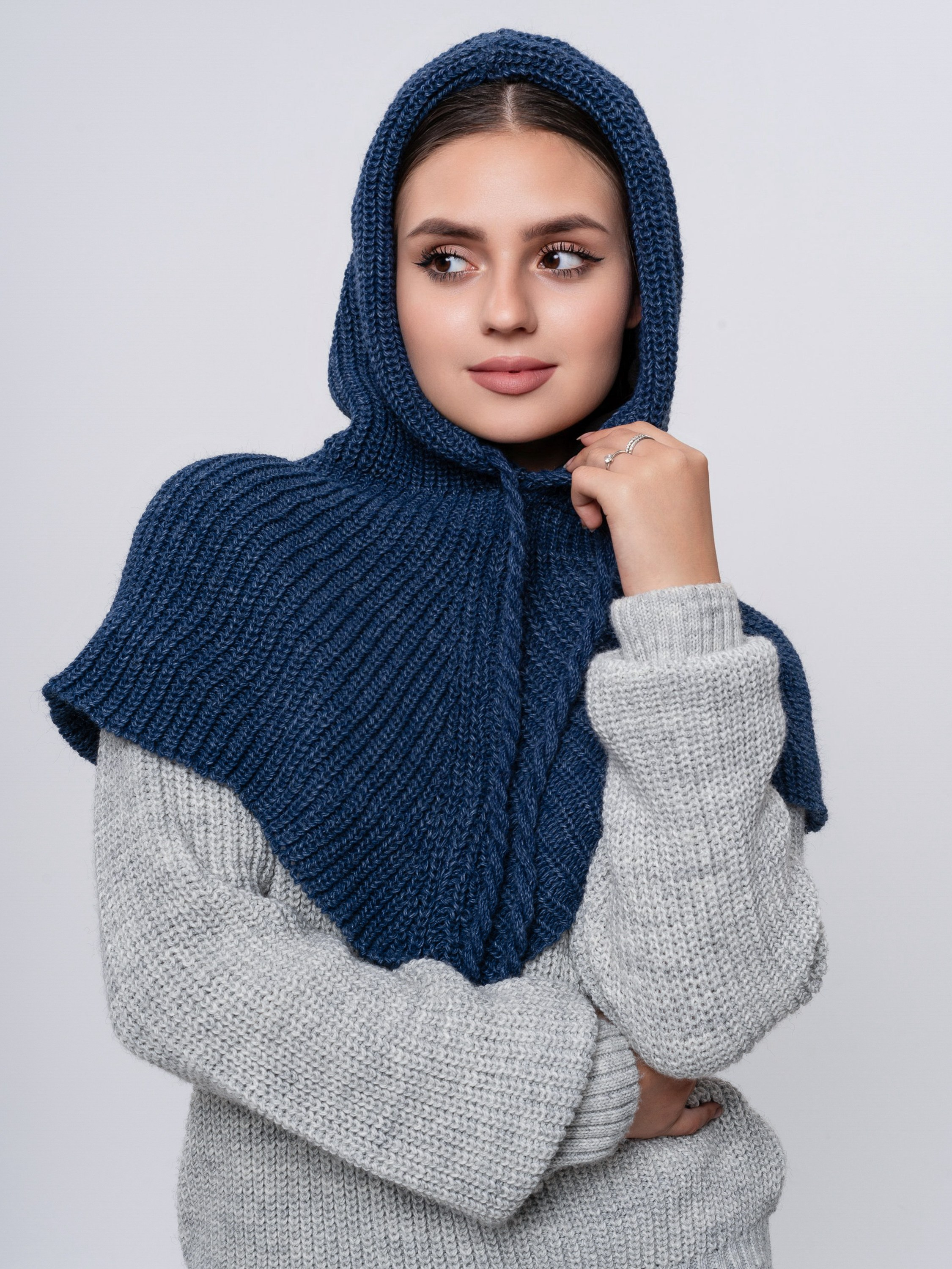 каталожная фотосъёмка шапки и шарфы