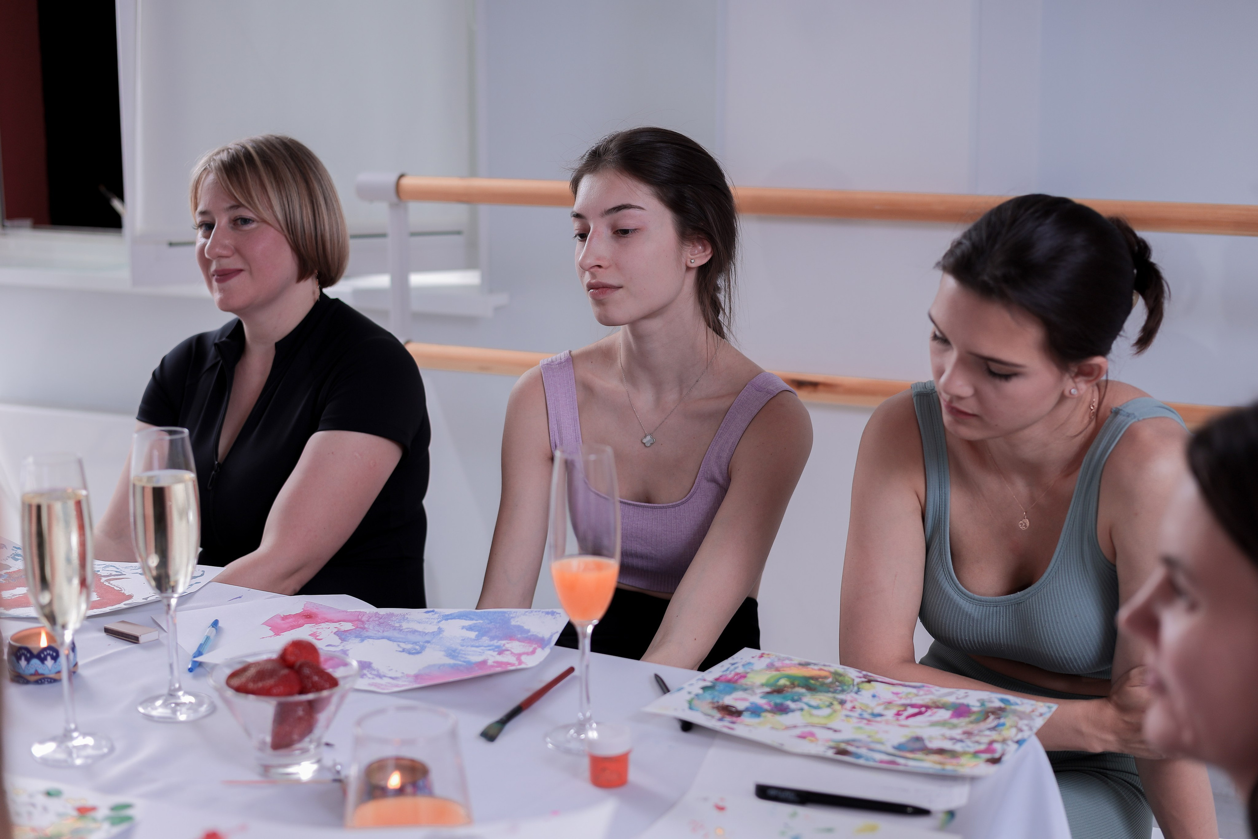 Арт-терапия + аэройога. Фотограф Надршина Лилия