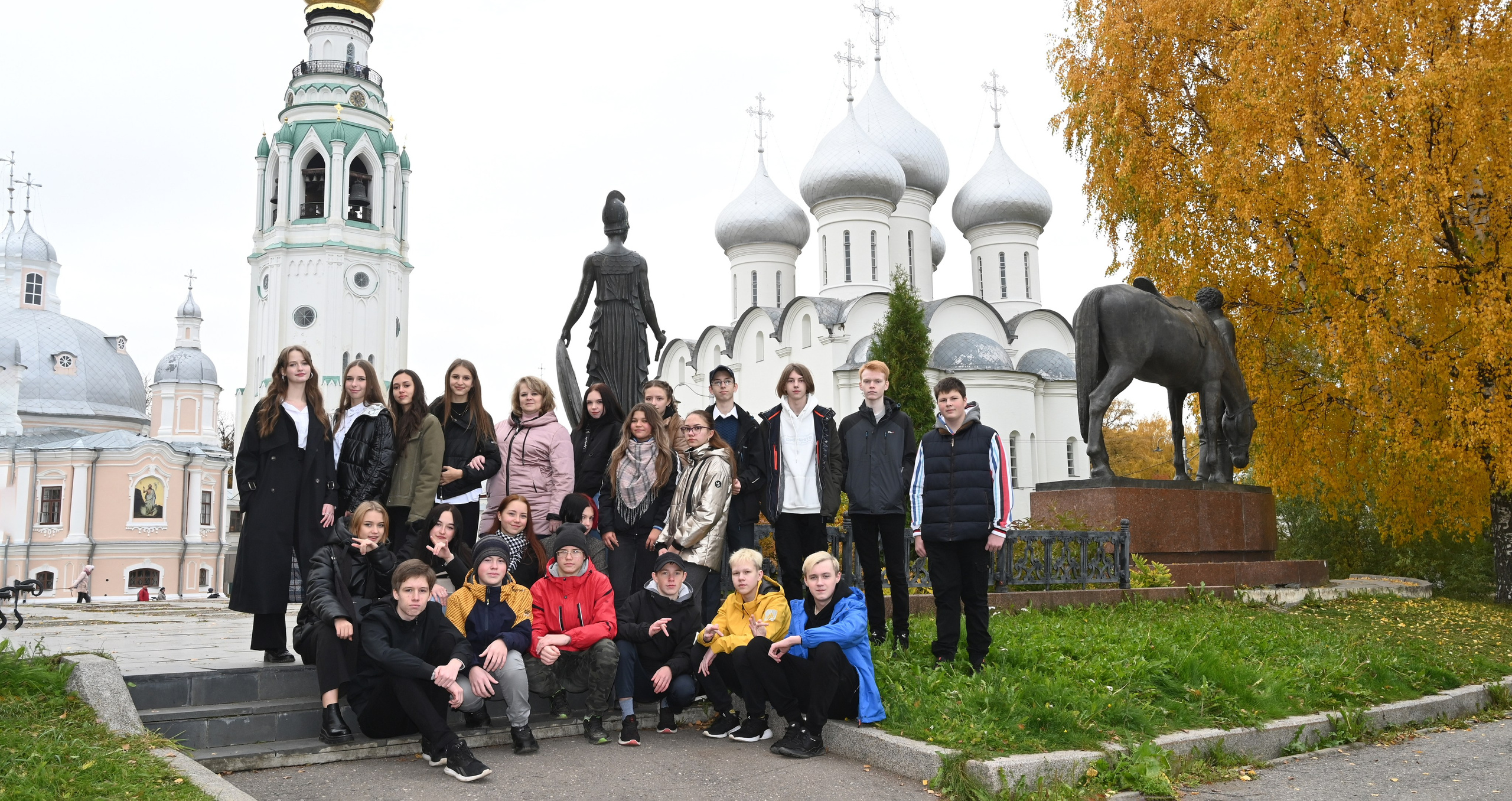 Фотоальбомы, фотокниги, альбомы для учеников старших и выпускных классов в школах в городе Вологда