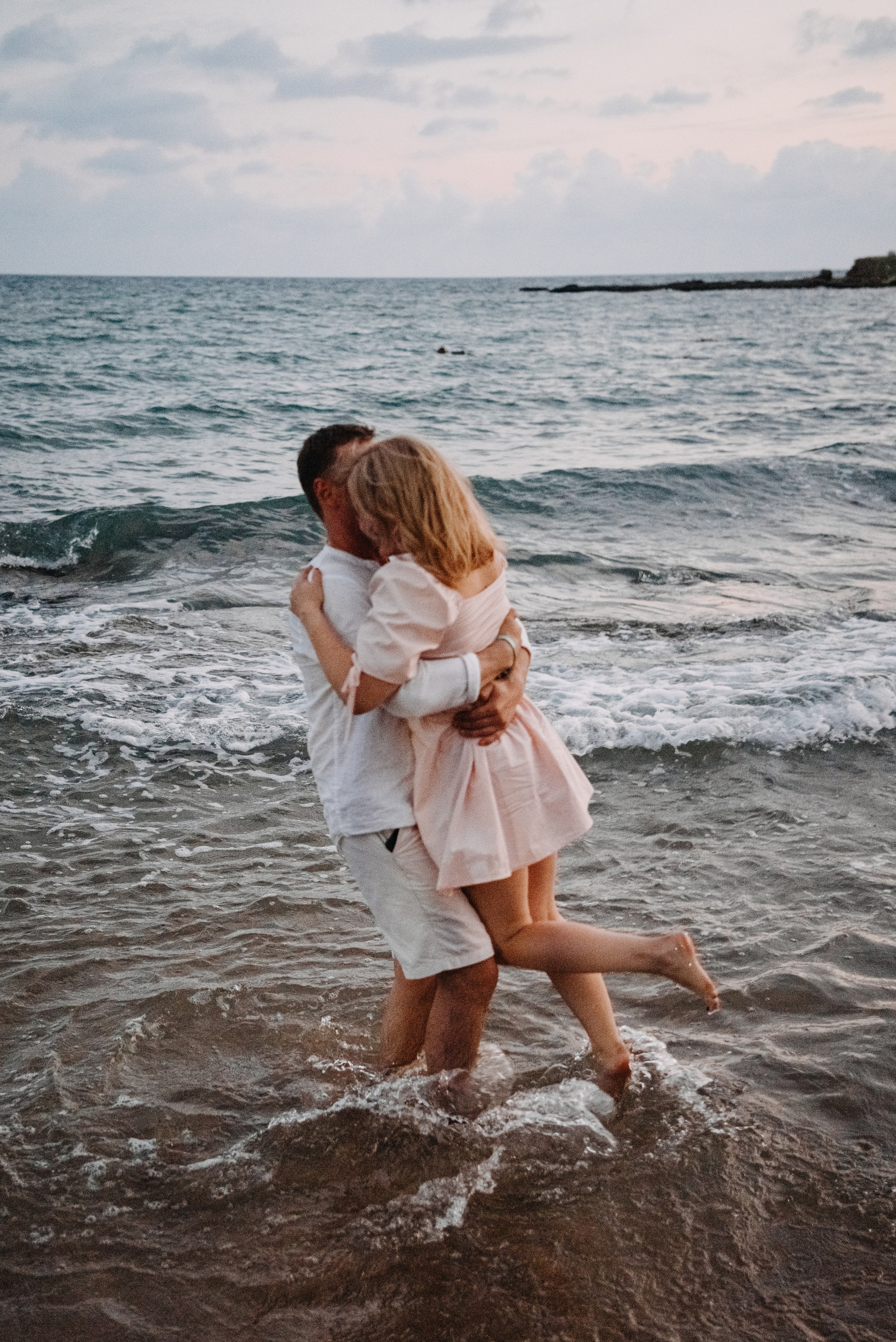 Съемка пары на море. Портретный и свадебный фотограф в Тбилиси • xeniqo