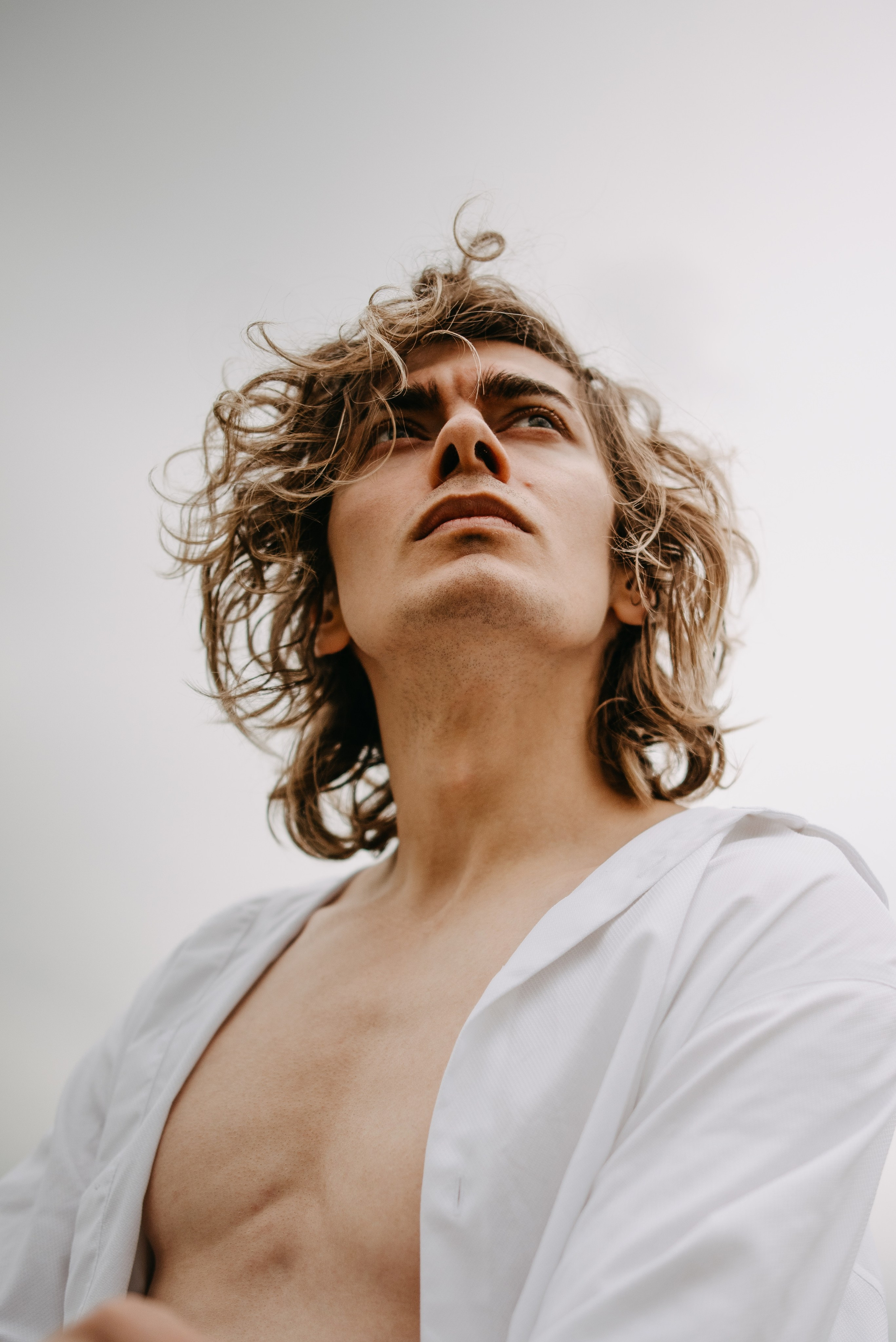 Мужская портретная фотосессия на природе. Портретный и свадебный фотограф в Тбилиси • xeniqo