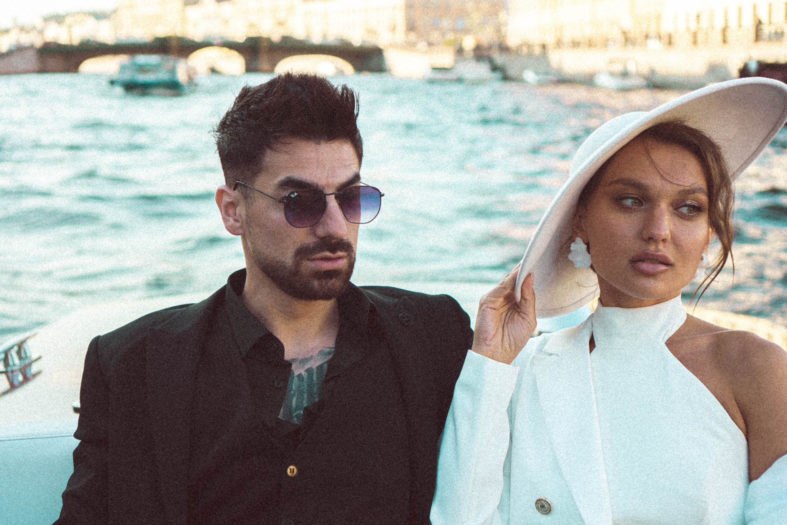 СВАДЕНБНАЯ СЬЕМКА НА КАТЕРЕ ПО КАНАЛАМ САНКТ-ПЕТЕРБУРГА И В АКВАТОРИИ НЕВЫ. Профессиональный фотограф, Санкт-Петербург — Виктория Богомолова