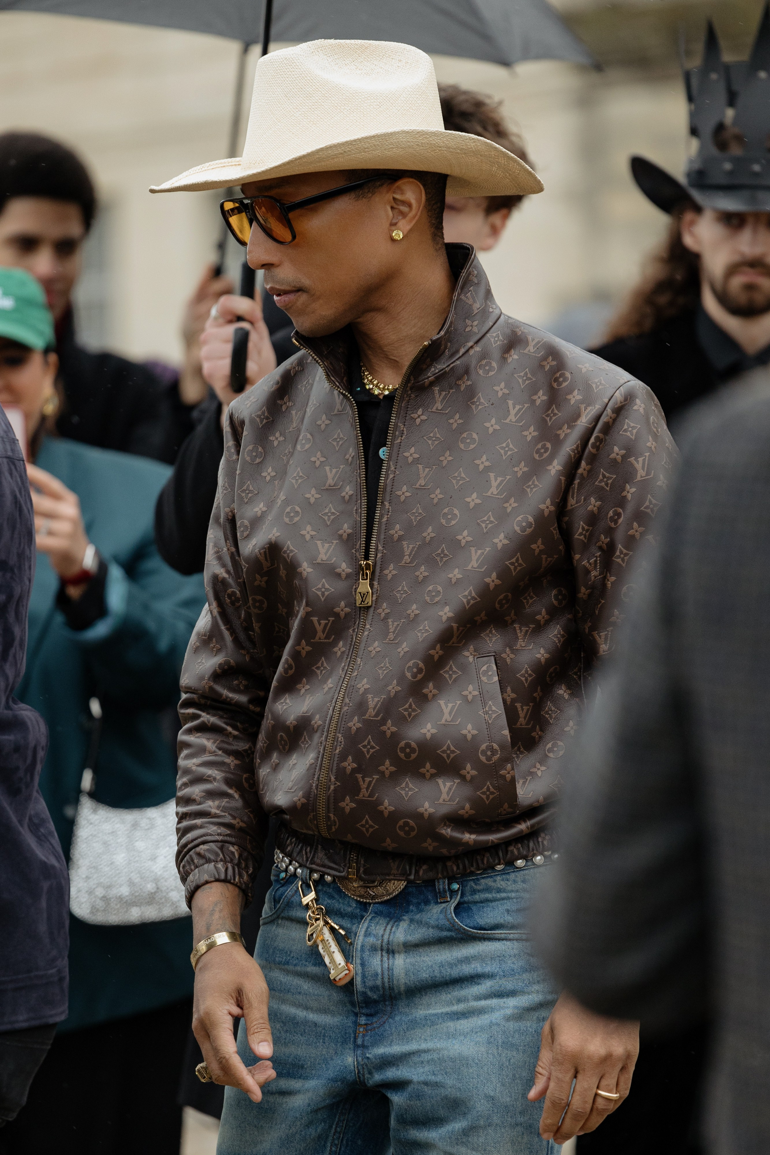 LOEWE PFW WOMENSWEAR FALL-WINTER 24/25. Photographer in Milan Ivan Goncharov