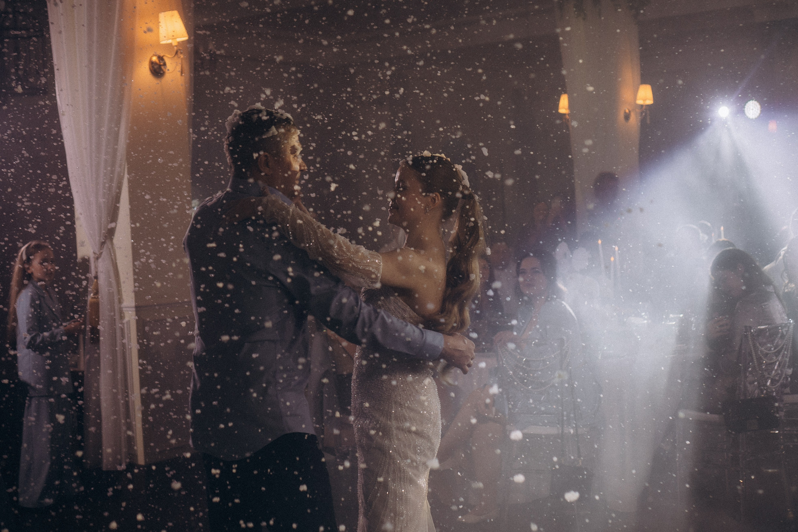 СВАДЕБНАЯ СЬЕМКА СБОРОВ В ОТЕЛЕ И ВЫЕЗД НА ЦЕРЕМОНИЮ (СНЯТО В СИБИРЕ В НИЖНЕВАРТОВСКЕ). Профессиональный фотограф, Санкт-Петербург — Виктория Богомолова