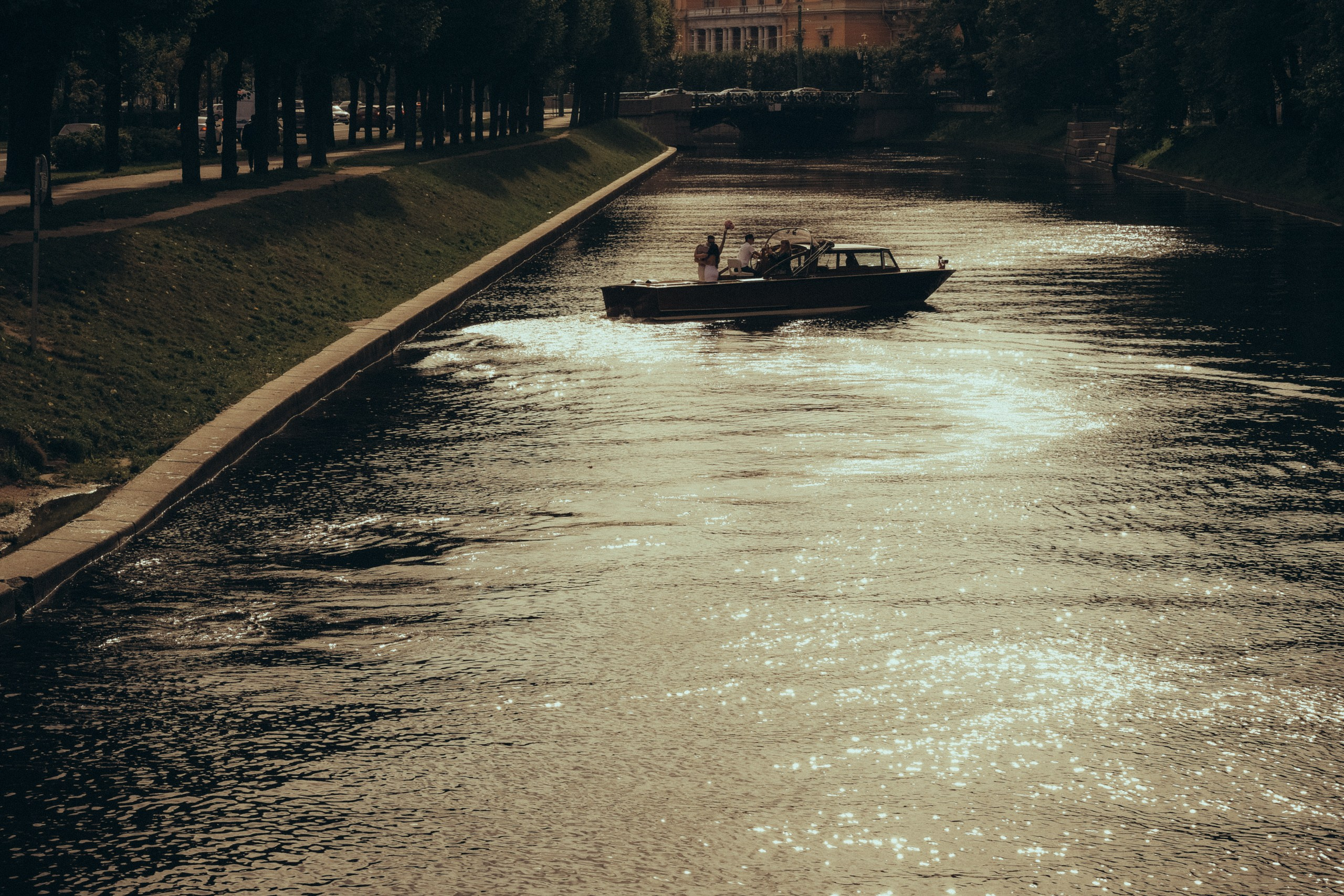 СВАДЕНБНАЯ СЬЕМКА НА КАТЕРЕ ПО КАНАЛАМ САНКТ-ПЕТЕРБУРГА И В АКВАТОРИИ НЕВЫ. Профессиональный фотограф, Санкт-Петербург — Виктория Богомолова