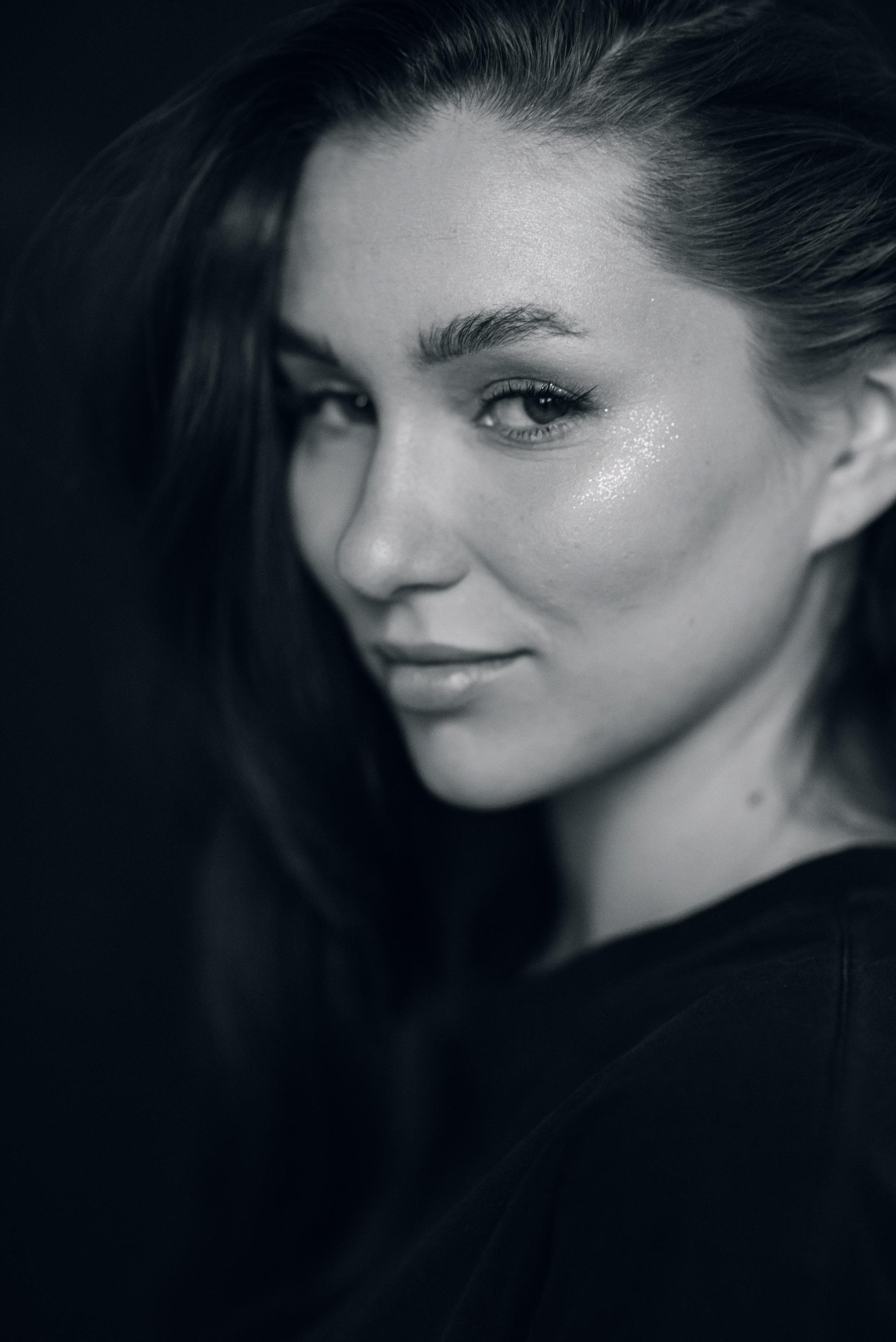 Лиза, чб. Бренд-фотограф для экспертов и блогеров в Москве Влада Горбовская