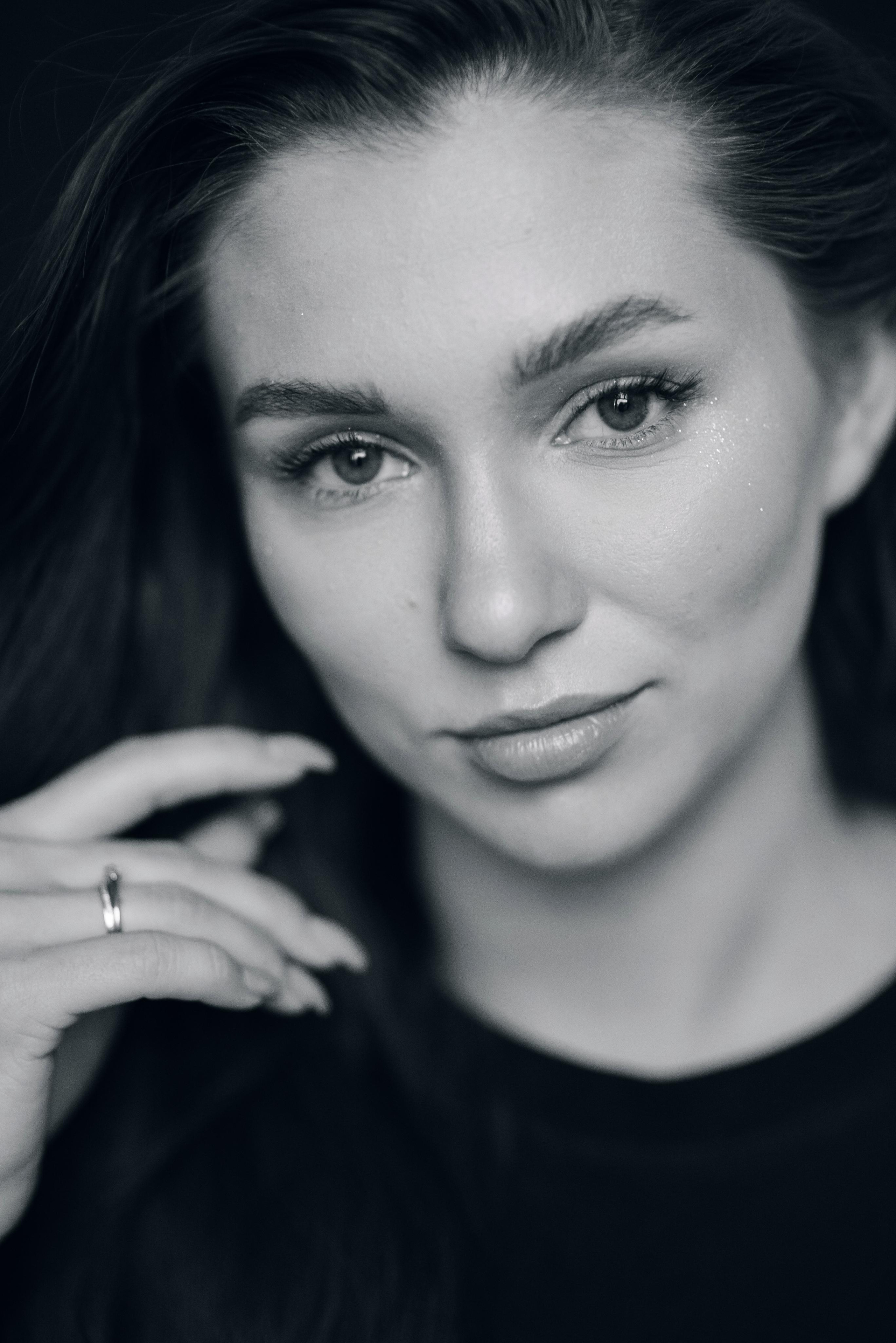 Лиза, чб. Бренд-фотограф для экспертов и блогеров в Москве Влада Горбовская